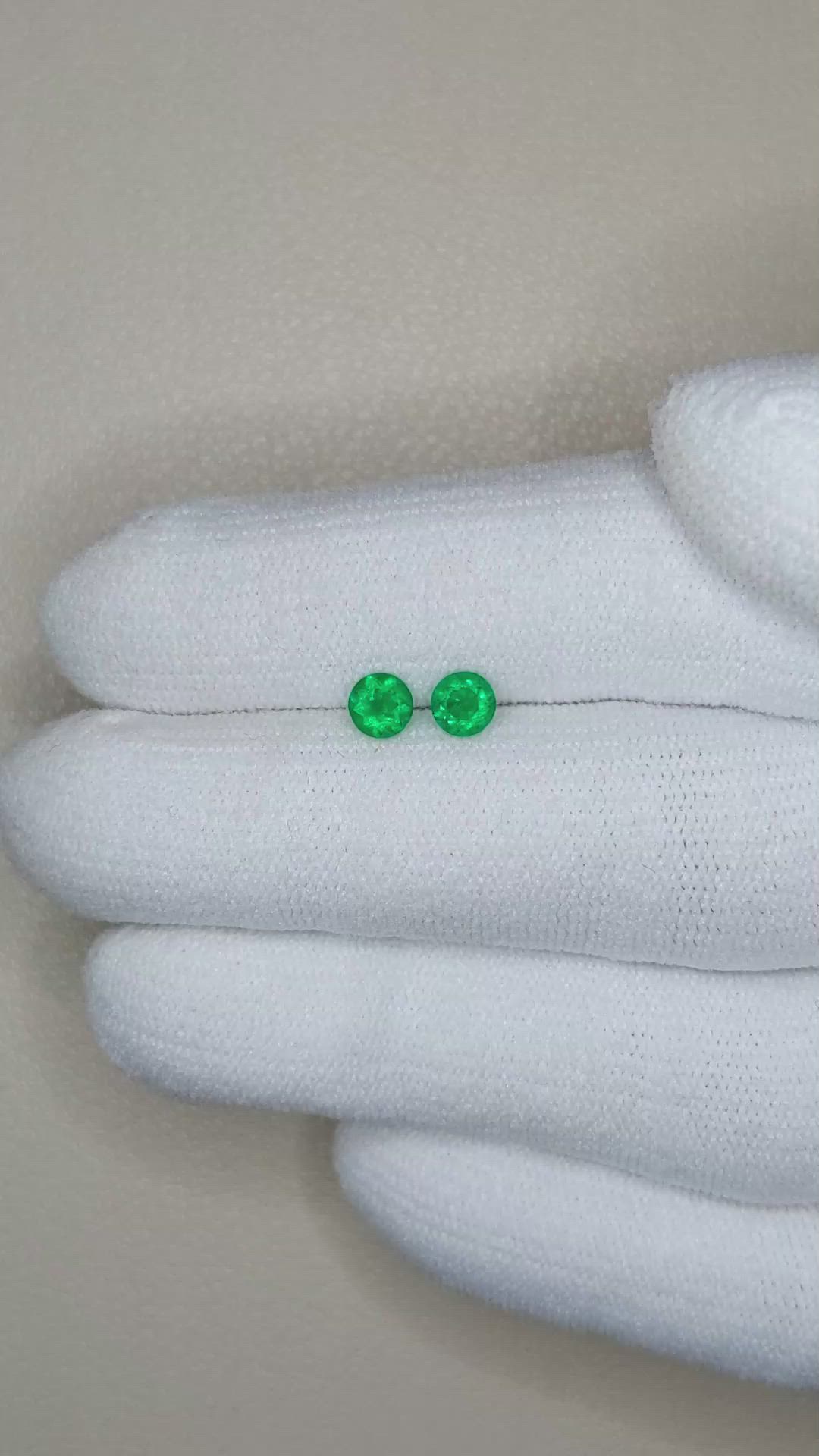 0.46 Ct.Tw.Total Carat Weight Emerald Pair from Colombia Size Video