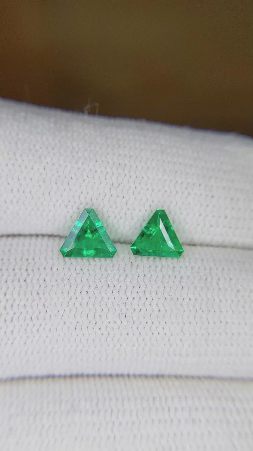 0.81 Ct.Tw.Total Carat Weight Emerald Pair from Colombia Size Video