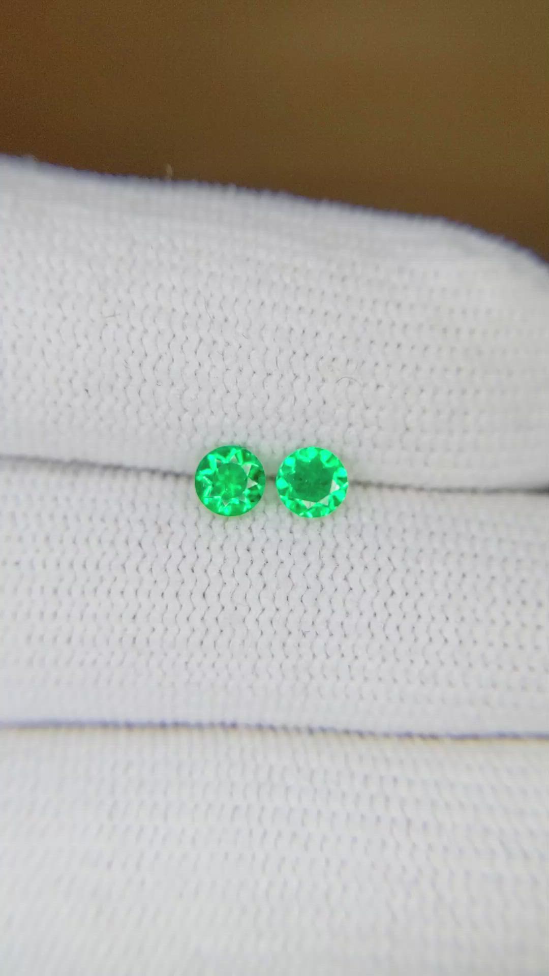 0.38 Ct.Tw.Total Carat Weight Emerald Pair from Colombia Size Video