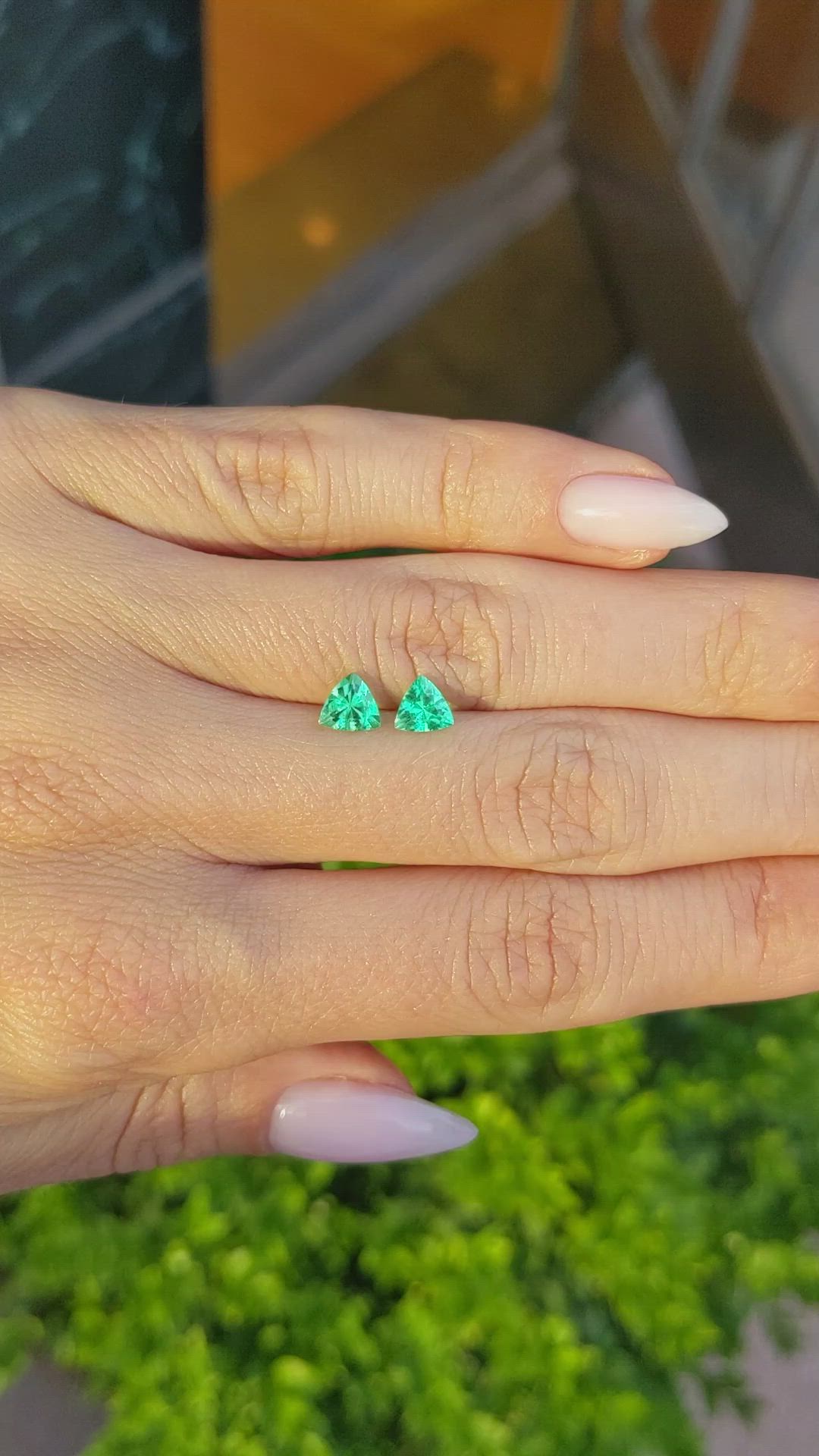 0.91 Ct.Tw.Total Carat Weight Emerald Pair Size Video