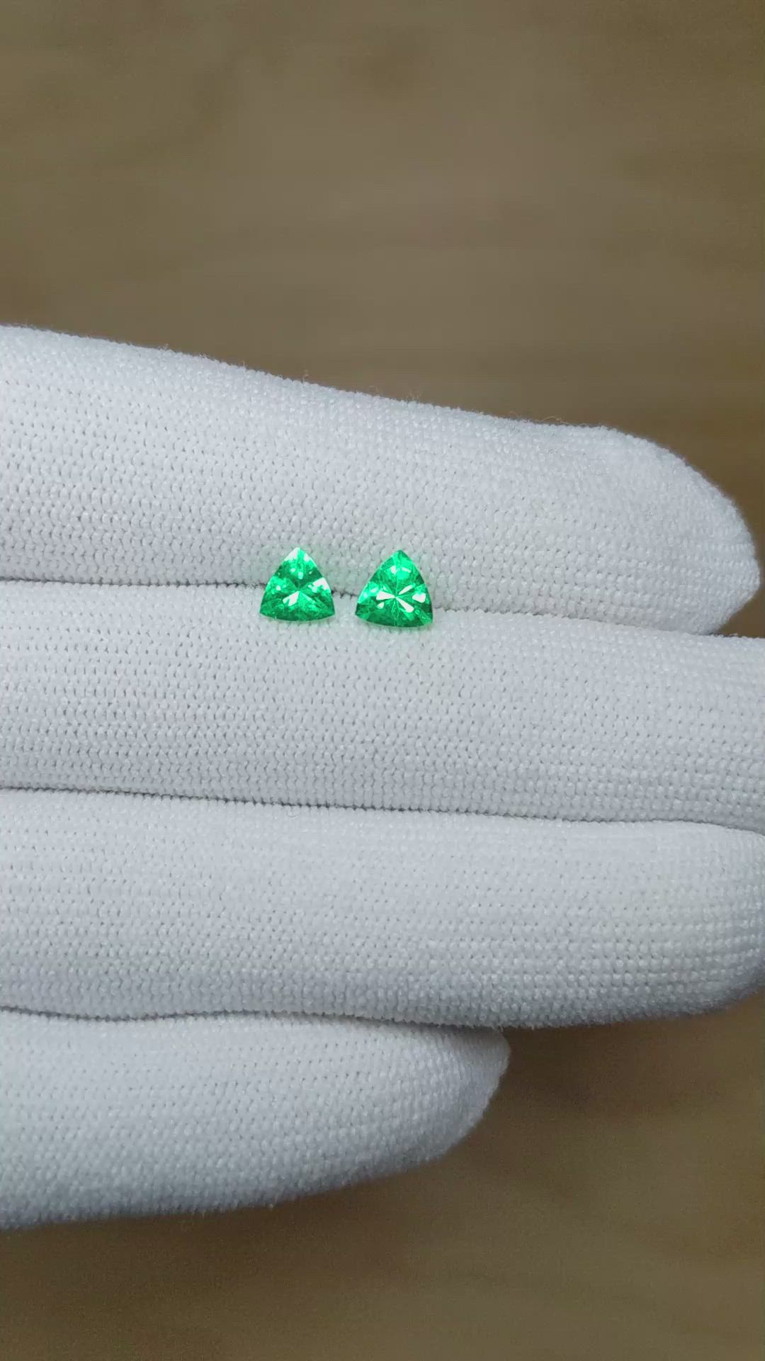 0.91 Ct.Tw.Total Carat Weight Emerald Pair Size Video