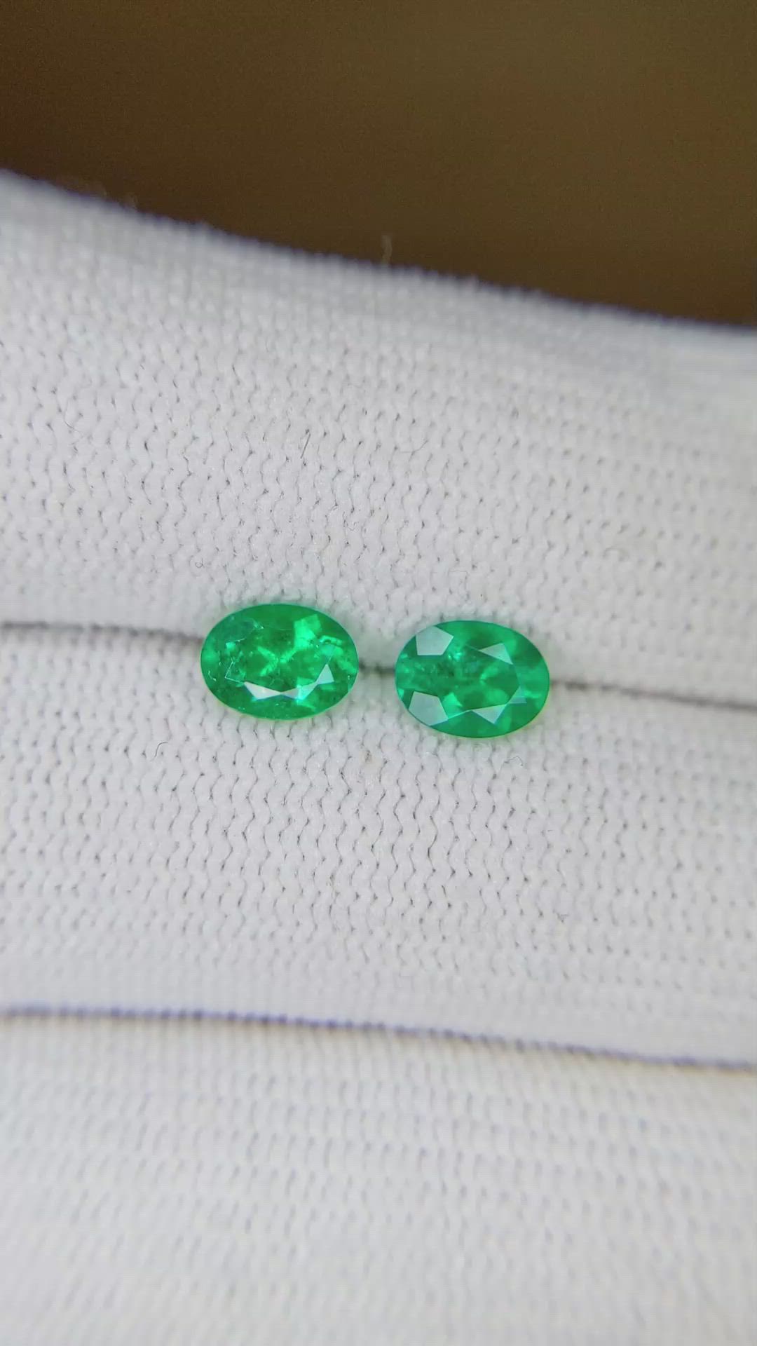 0.97 Ct.Tw.Total Carat Weight Emerald Pair from Colombia Size Video