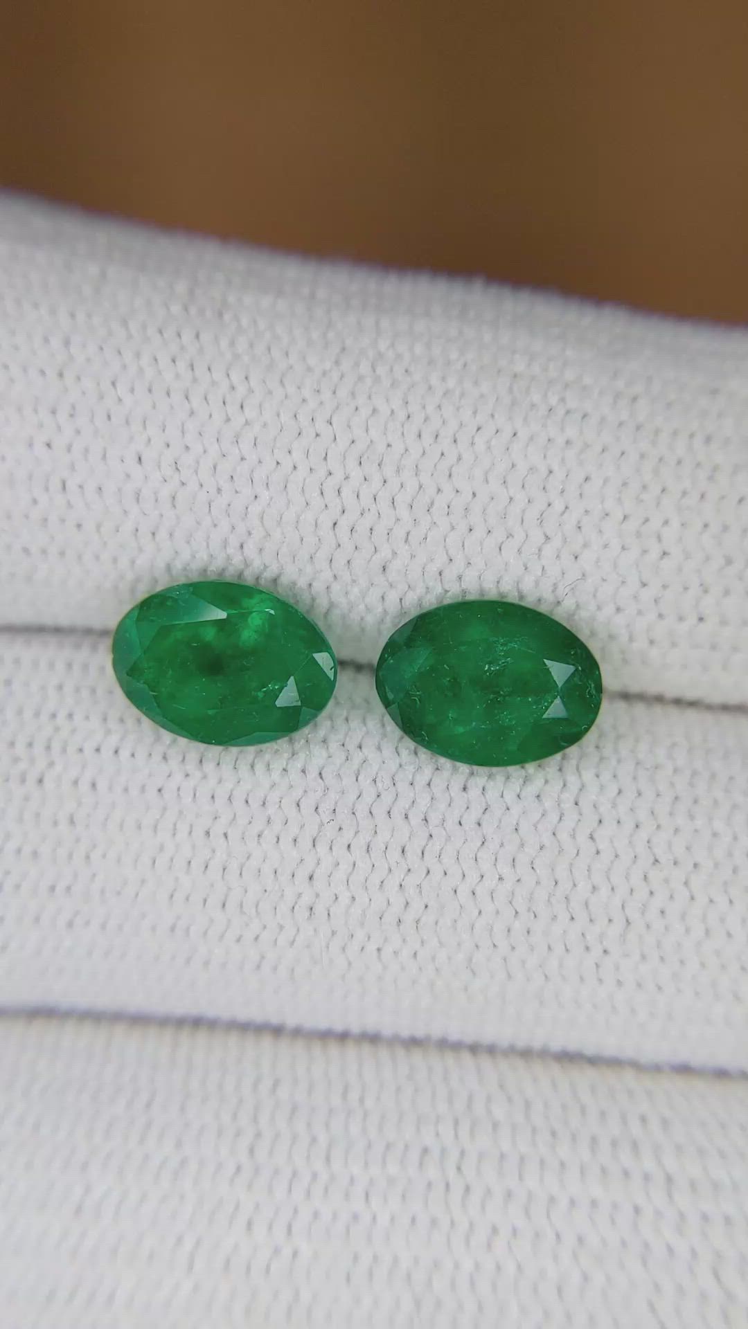 3.15 Ct.Tw.Total Carat Weight Emerald Pair from Colombia Size Video