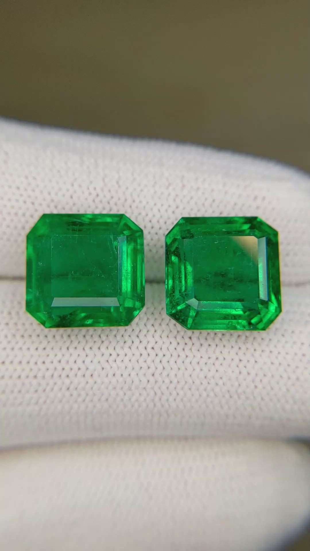 11.87&nbsp;Ct.Tw.Total Carat Weight Emerald Pair from Zambia Size Video