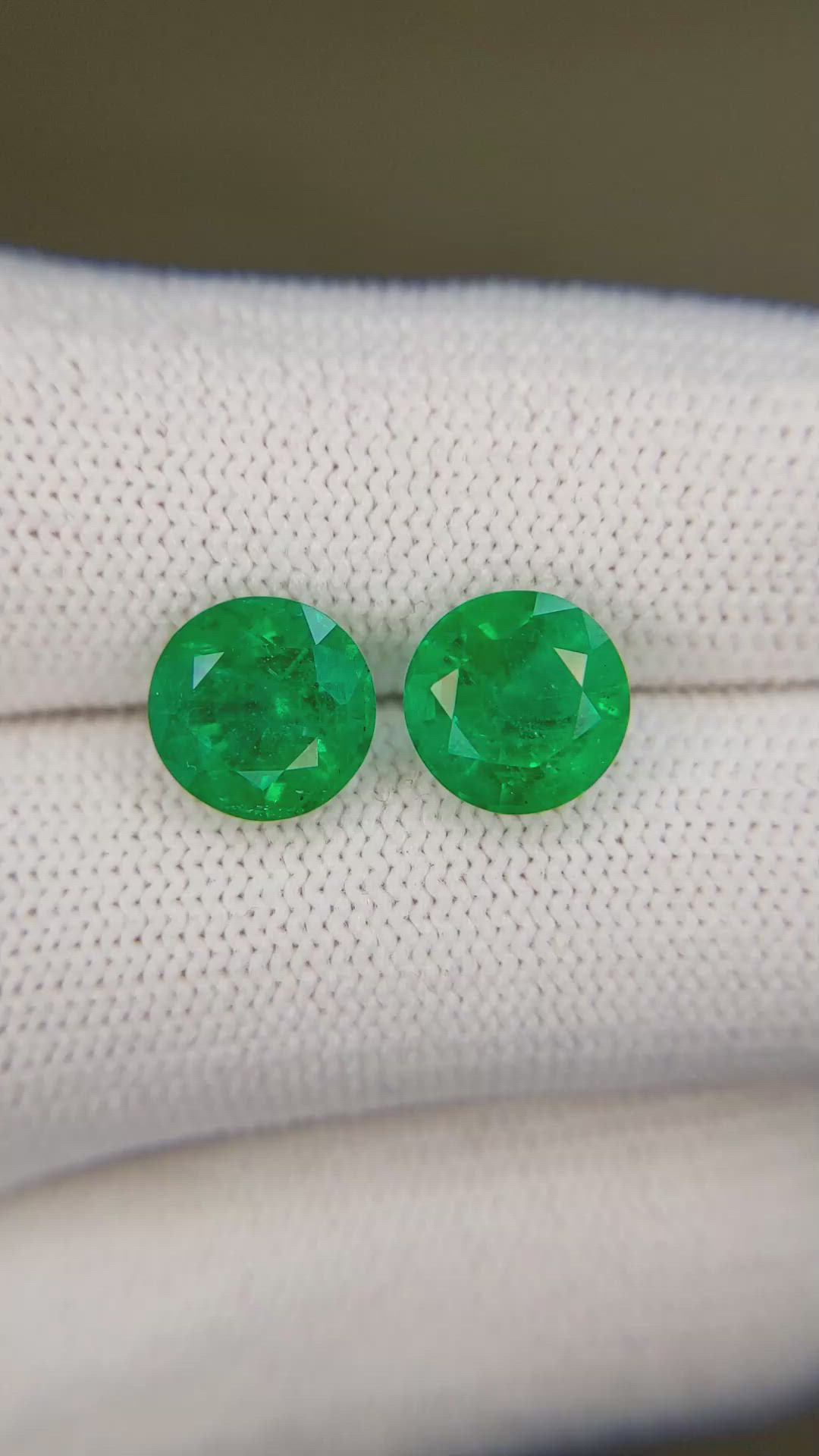 3.83&nbsp;Ct.Tw.Total Carat Weight Emerald Pair from Zambia Size Video