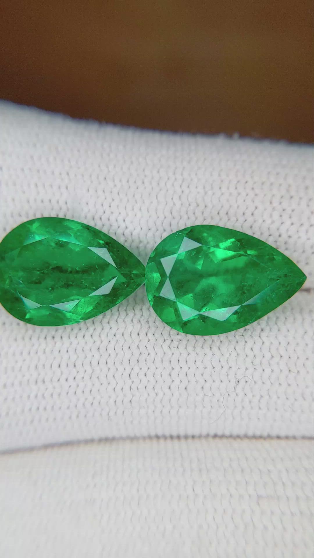9.02 Ct.Tw.Total Carat Weight Emerald Pair from Colombia Size Video