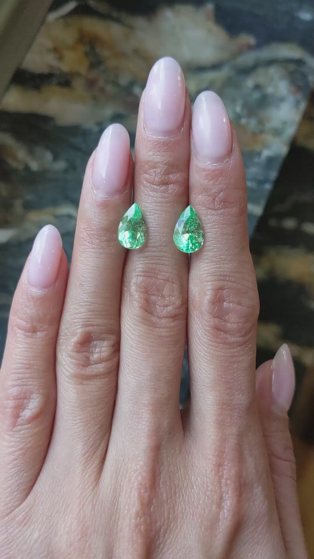 3.98&nbsp;Ct.Tw.Total Carat Weight Emerald Pair from Colombia Size Video