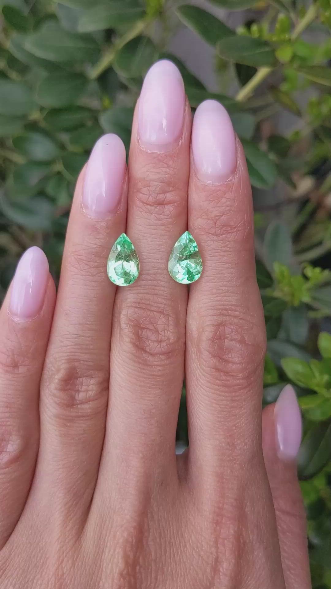3.98&nbsp;Ct.Tw.Total Carat Weight Emerald Pair from Colombia Size Video