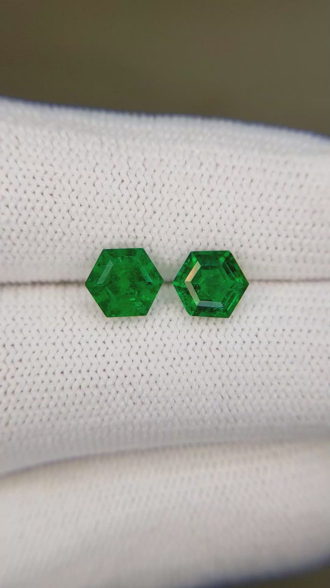 1.80&nbsp;Ct.Tw.Total Carat Weight Emerald Pair from Zambia Size Video