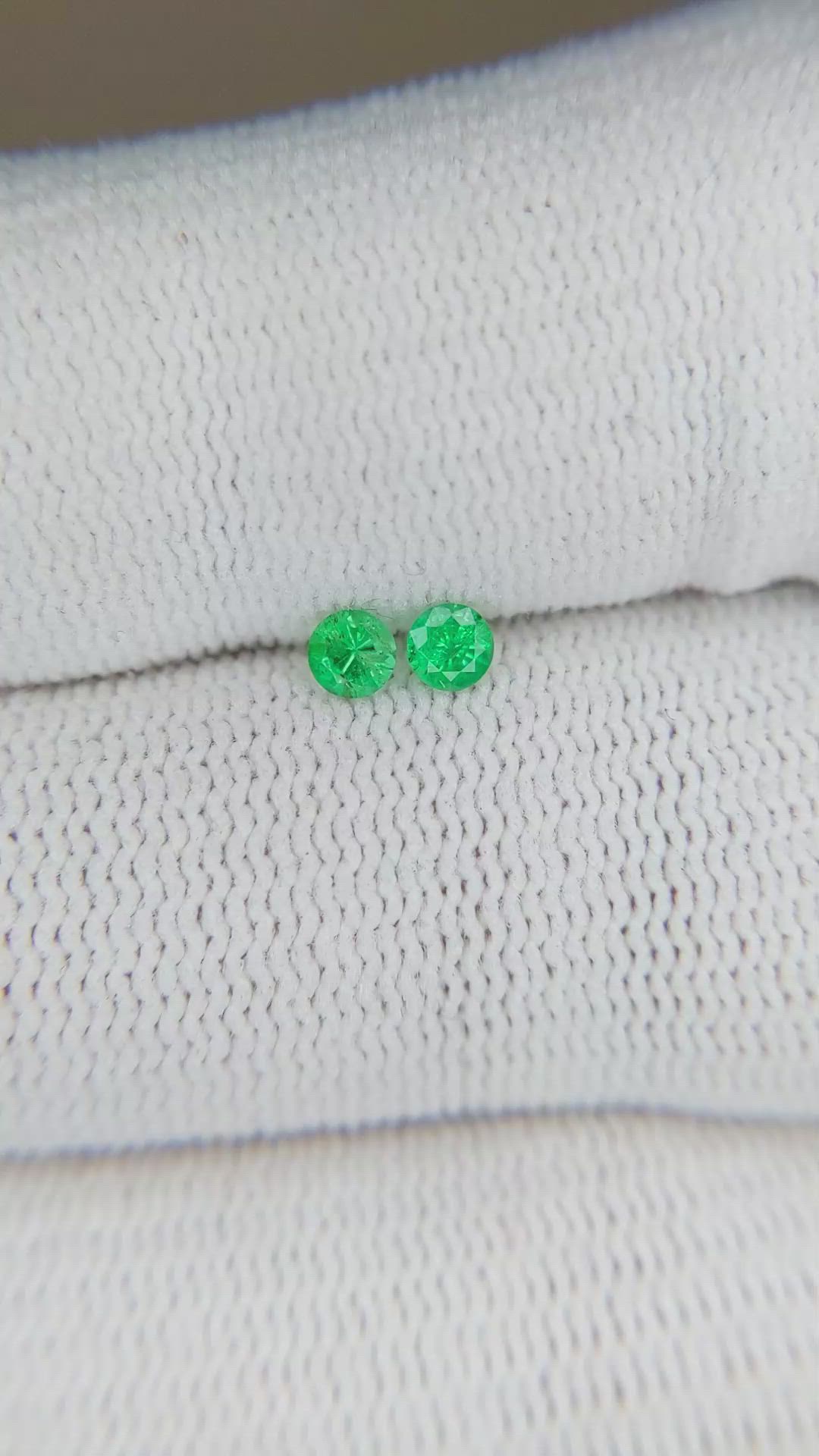 0.18&nbsp;Ct.Tw.Total Carat Weight Emerald Pair from Zambia Size Video