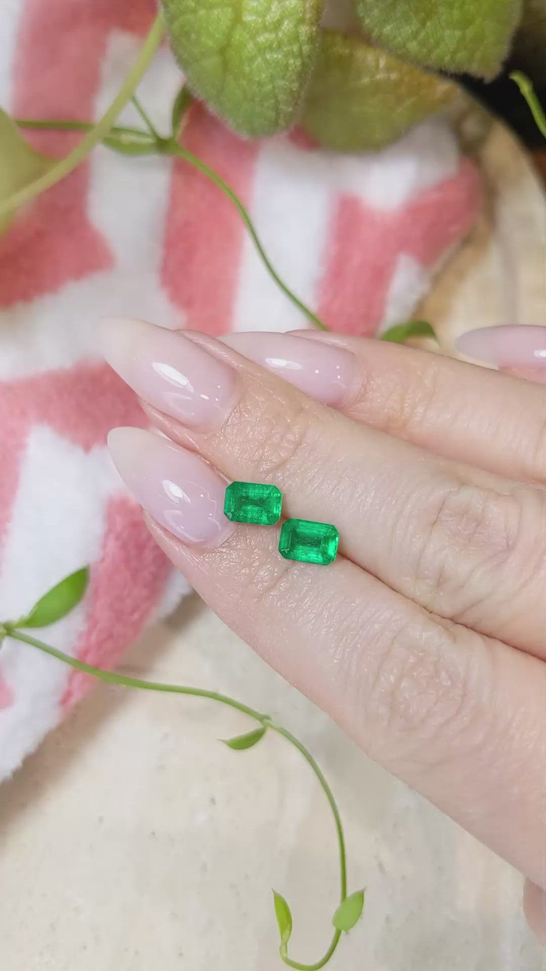1.67&nbsp;Ct.Tw.Total Carat Weight Emerald Pair from Afghanistan Size Video