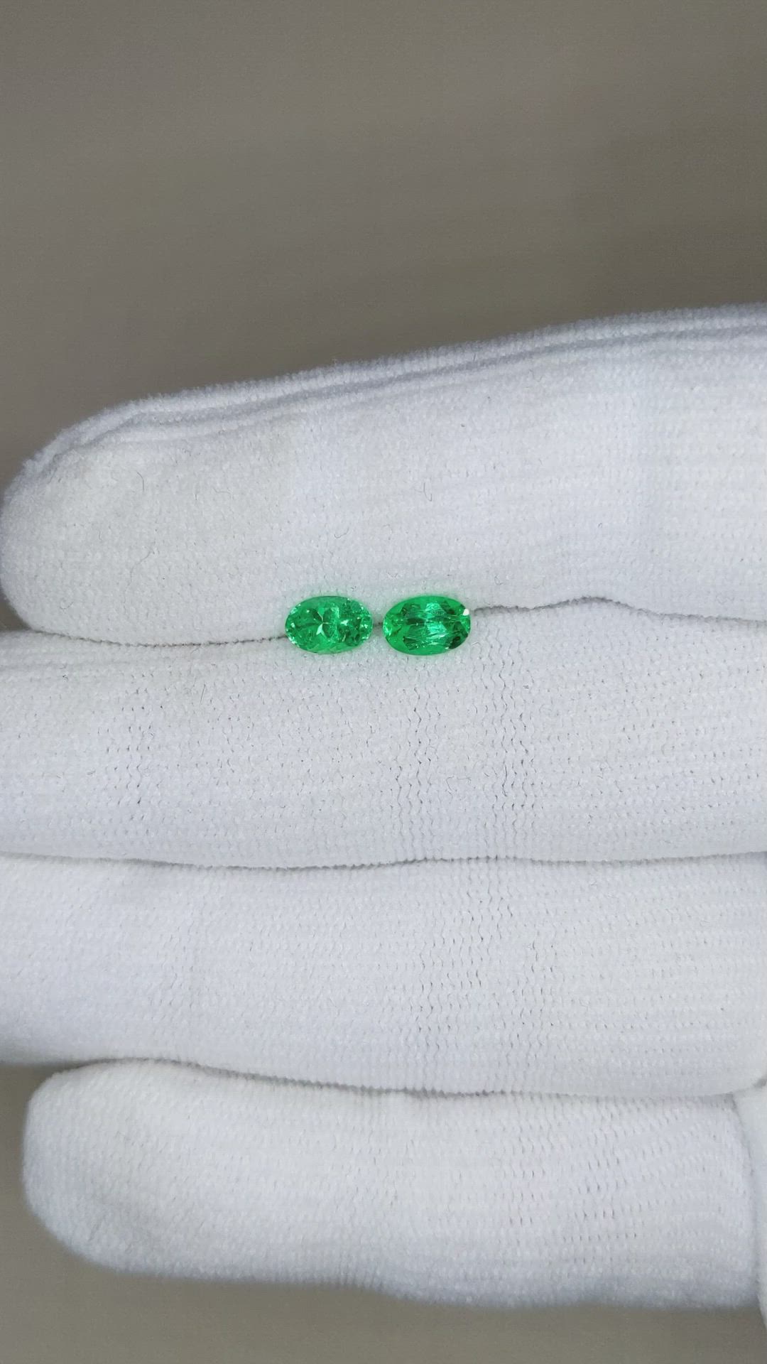 0.92&nbsp;Ct.Tw.Total Carat Weight Emerald Pair from Afghanistan Size Video