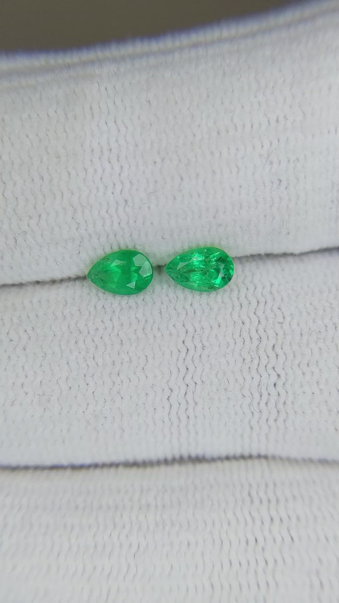 0.62&nbsp;Ct.Tw.Total Carat Weight Emerald Pair from Colombia Size Video