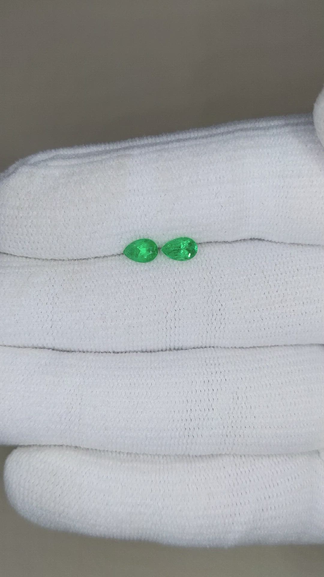 0.62&nbsp;Ct.Tw.Total Carat Weight Emerald Pair from Colombia Size Video