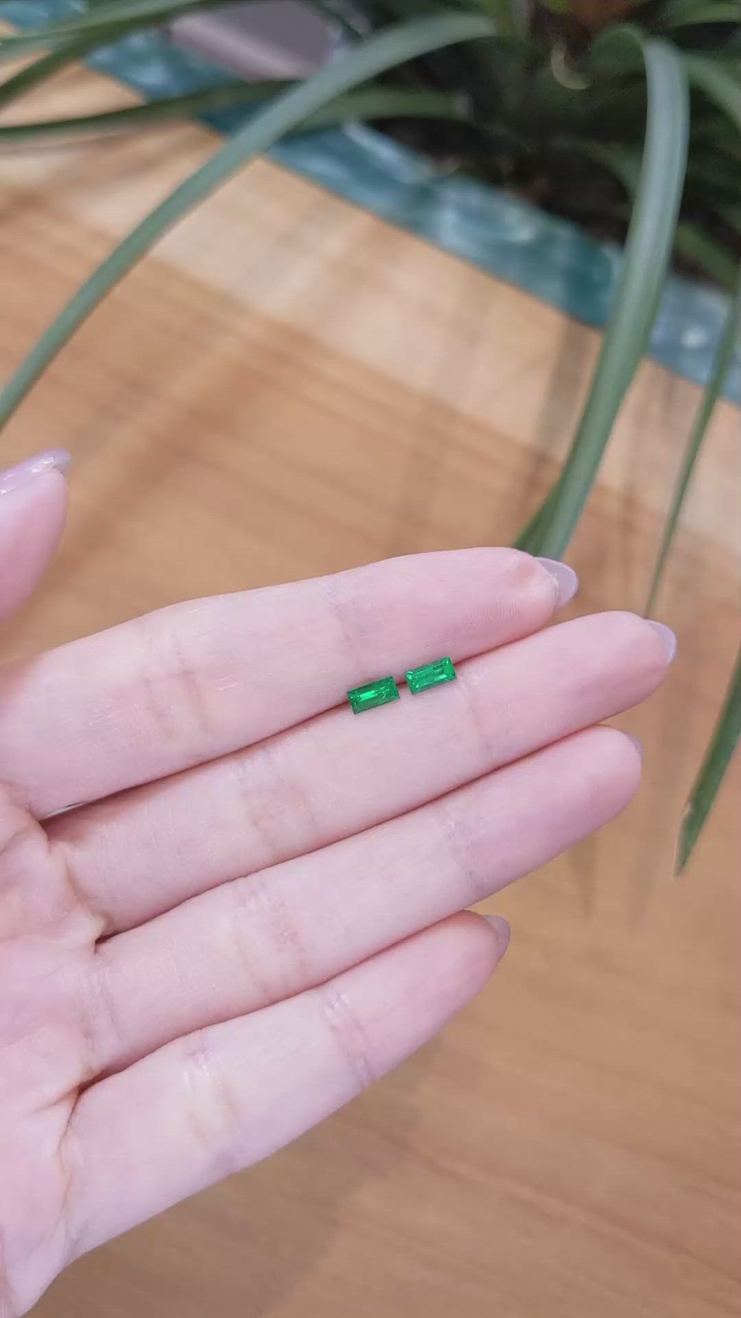 0.57&nbsp;Ct.Tw.Total Carat Weight Emerald Pair from Afghanistan Size Video