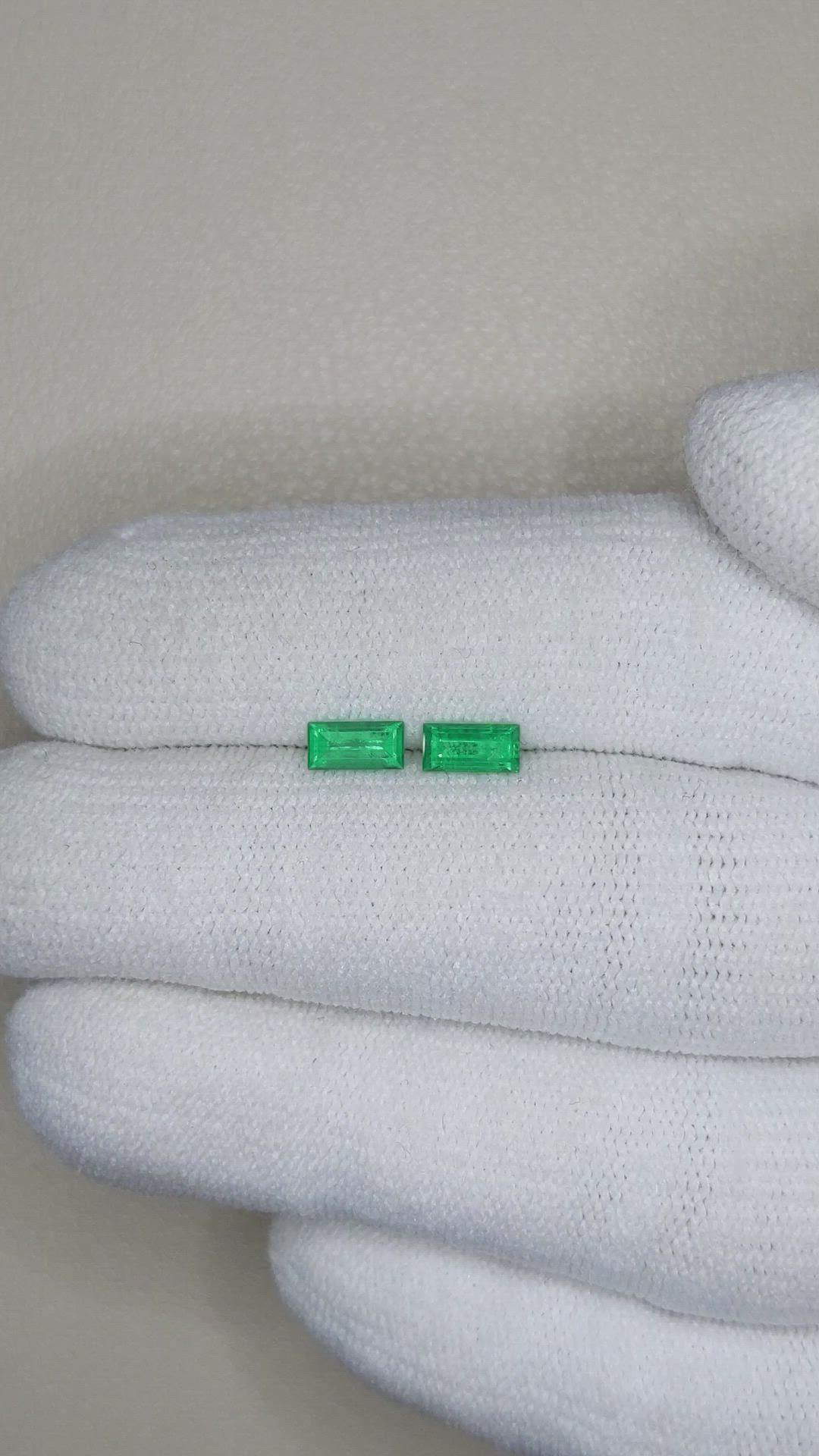 0.57&nbsp;Ct.Tw.Total Carat Weight Emerald Pair from Afghanistan Size Video