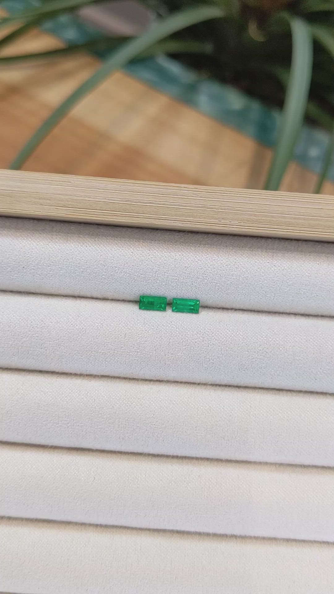 0.57&nbsp;Ct.Tw.Total Carat Weight Emerald Pair from Afghanistan Size Video