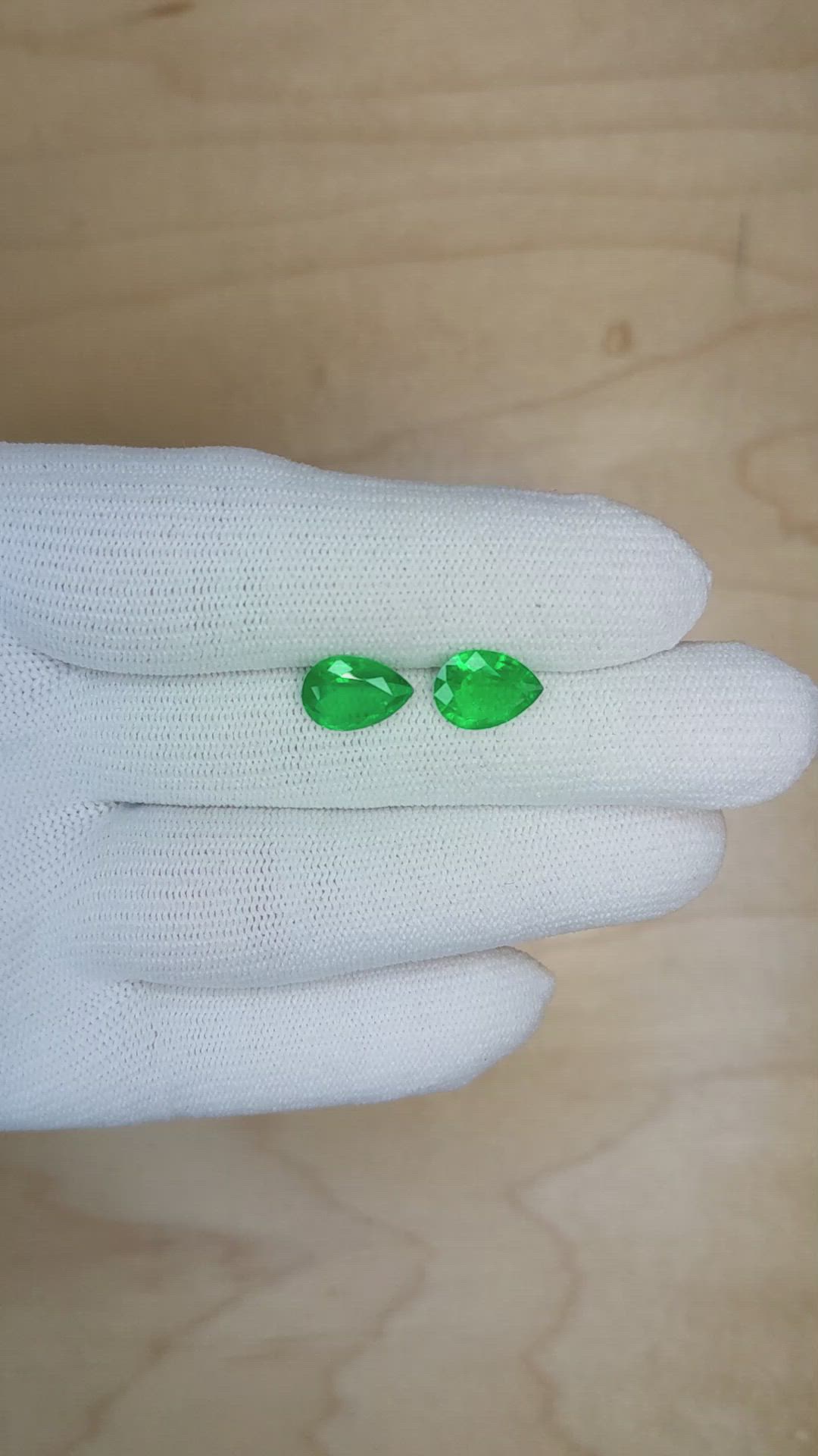 3.00&nbsp;Ct.Tw.Total Carat Weight Emerald Pair from Zambia Size Video