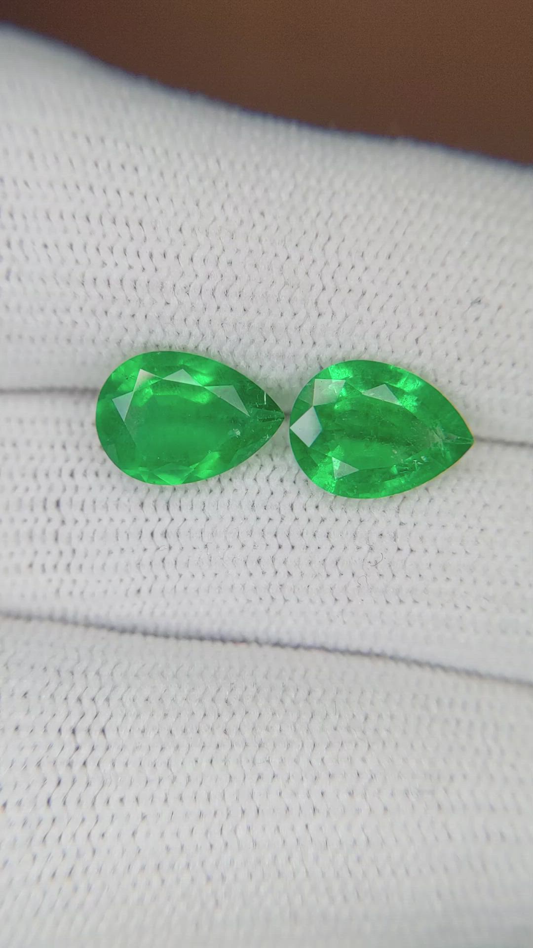 3.00&nbsp;Ct.Tw.Total Carat Weight Emerald Pair from Zambia Size Video