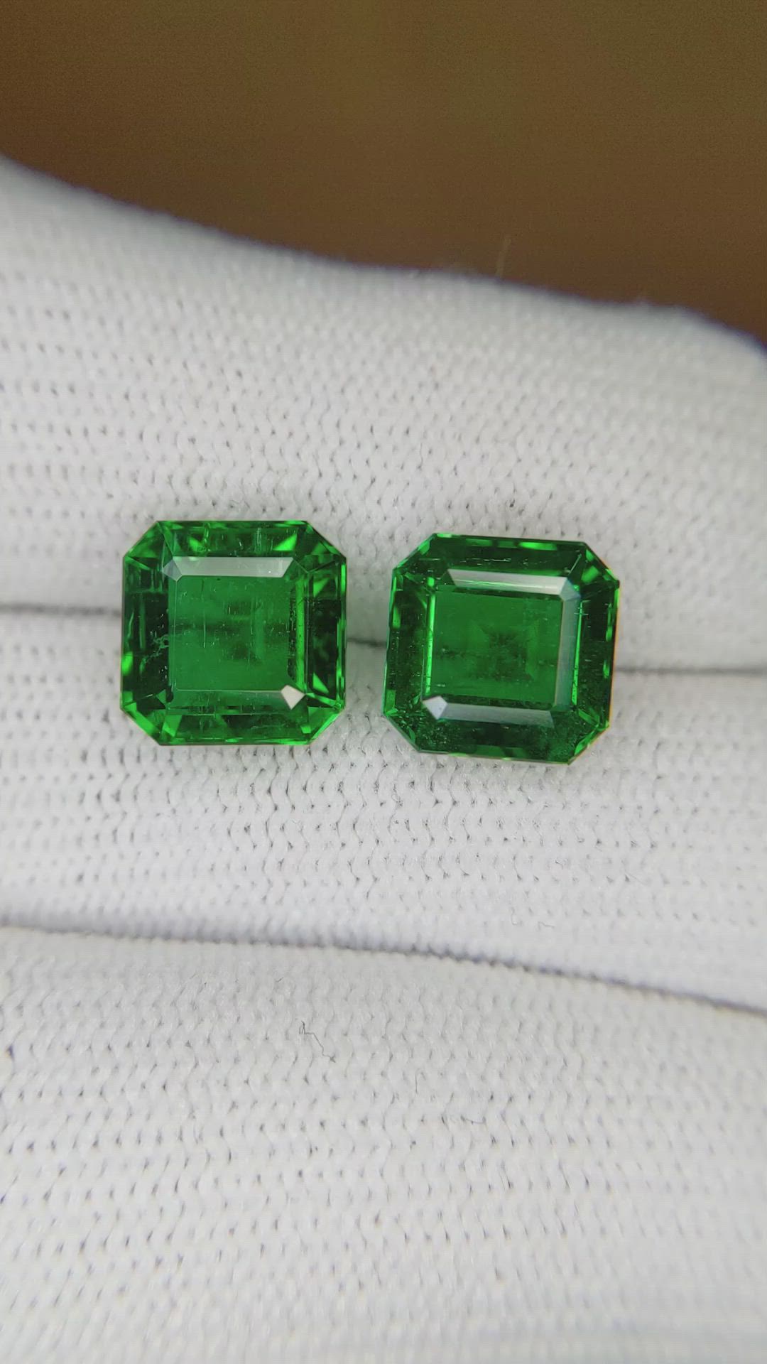 5.71&nbsp;Ct.Tw.Total Carat Weight Emerald Pair from Zambia Size Video