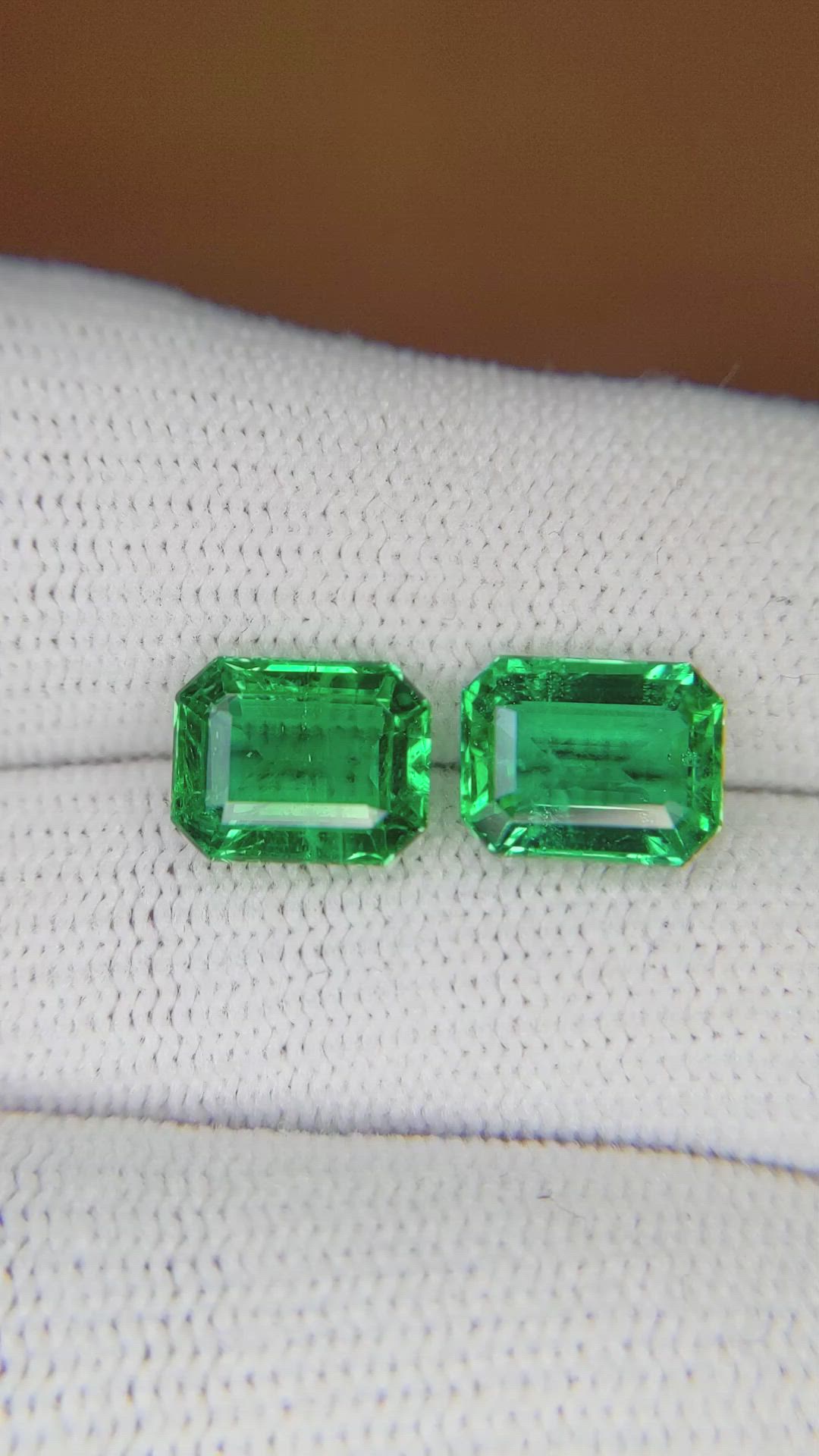 4.18&nbsp;Ct.Tw.Total Carat Weight Emerald Pair from Zambia Size Video