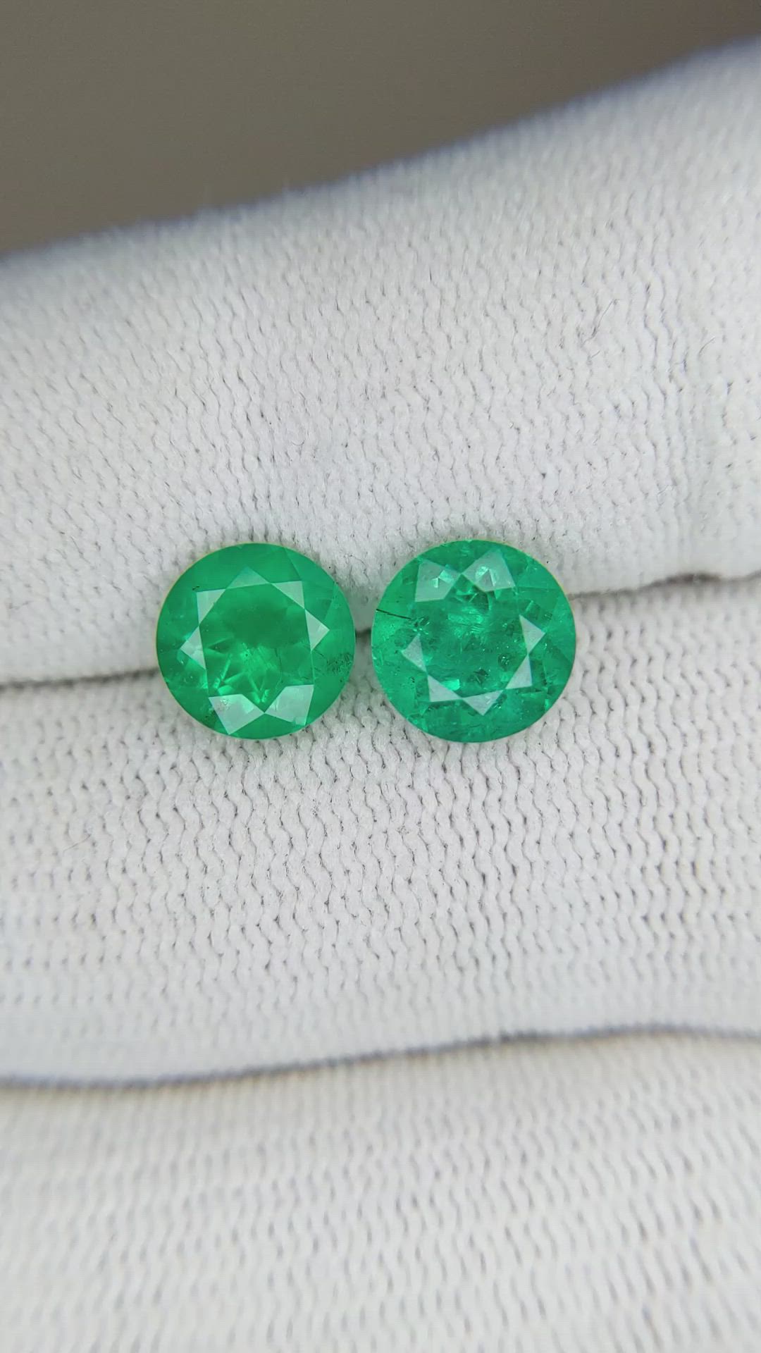 3.25 Ct.Tw.Total Carat Weight Emerald Pair from Colombia Size Video