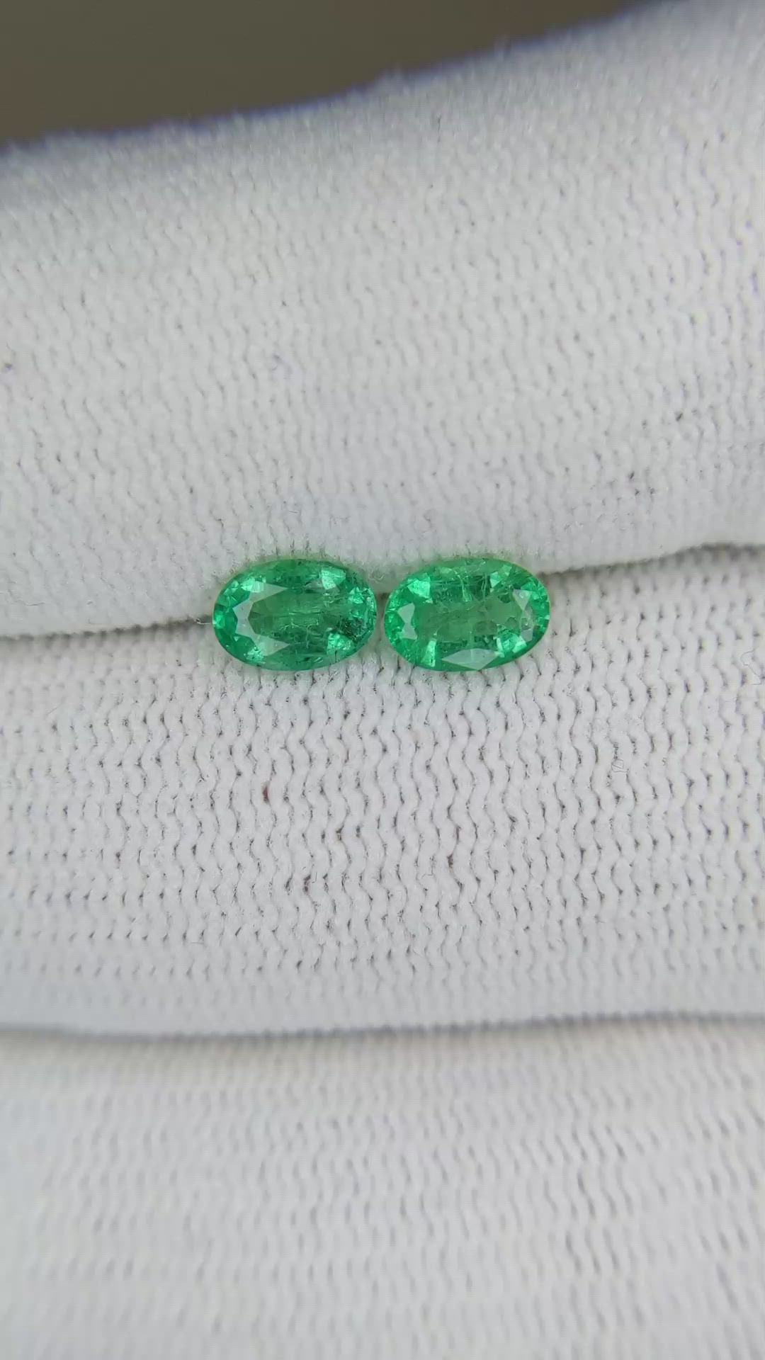 0.93&nbsp;Ct.Tw.Total Carat Weight Emerald Pair from Zambia Size Video
