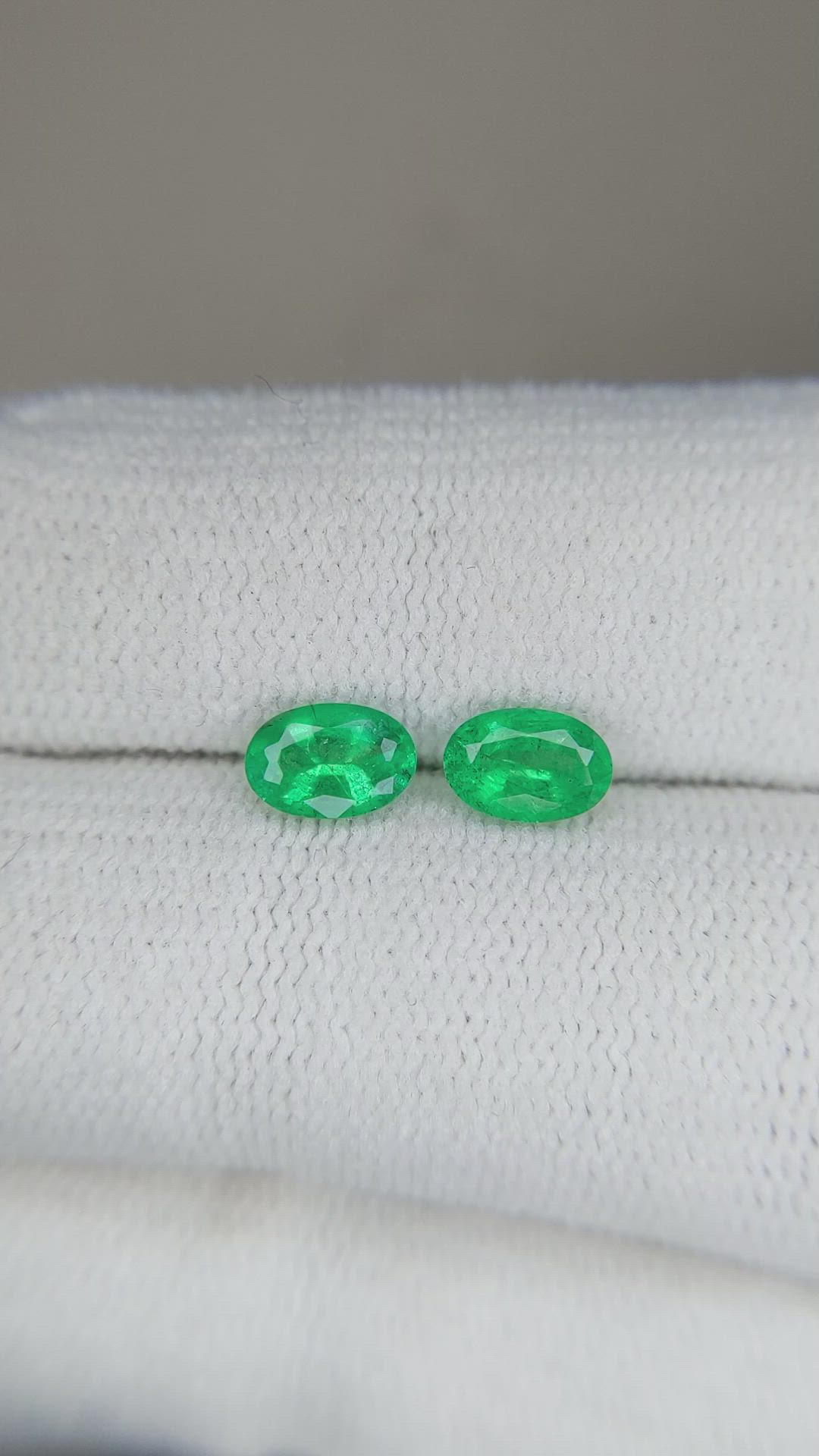0.98&nbsp;Ct.Tw.Total Carat Weight Emerald Pair from Zambia Size Video