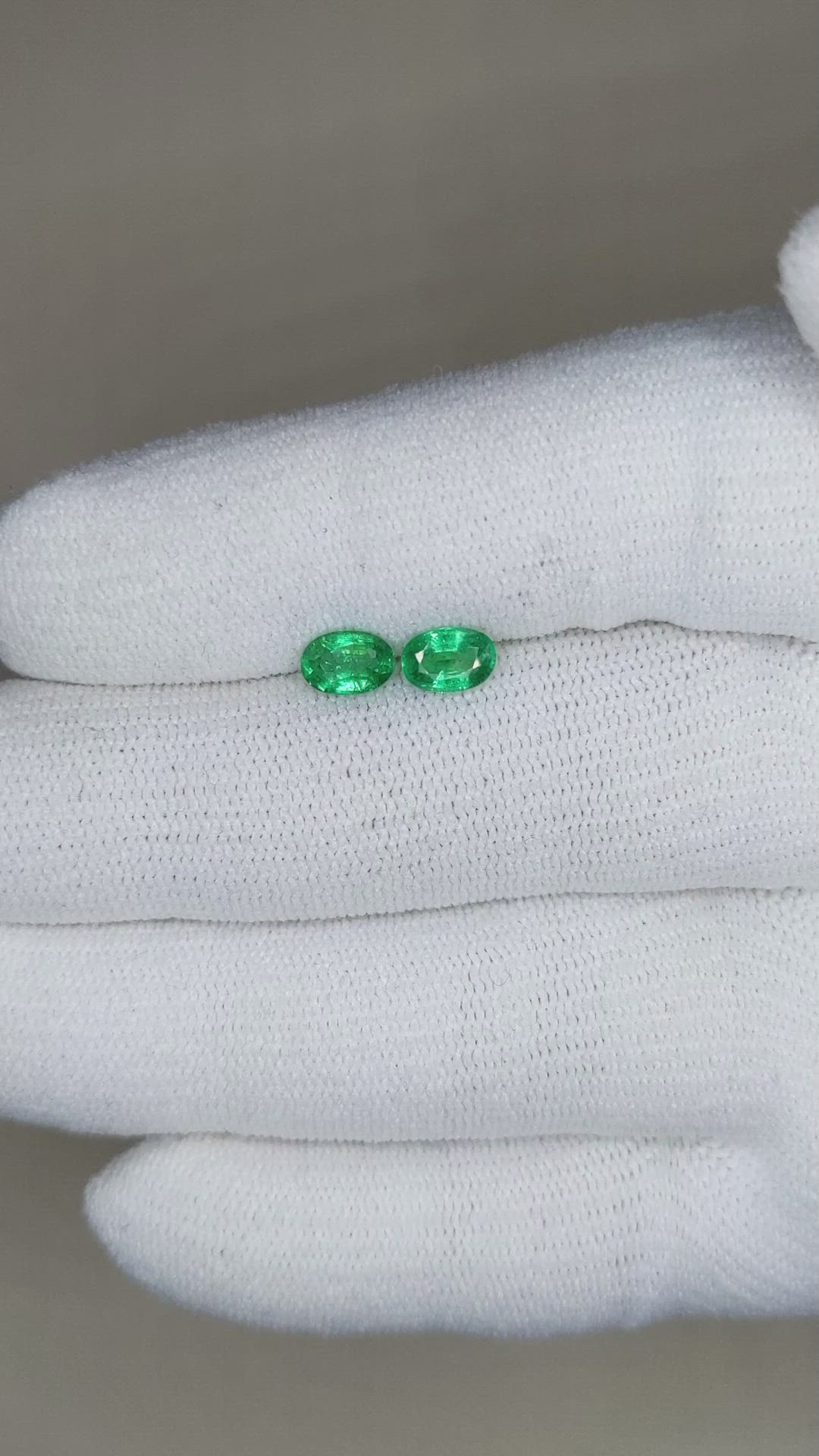 0.99&nbsp;Ct.Tw.Total Carat Weight Emerald Pair from Zambia Size Video