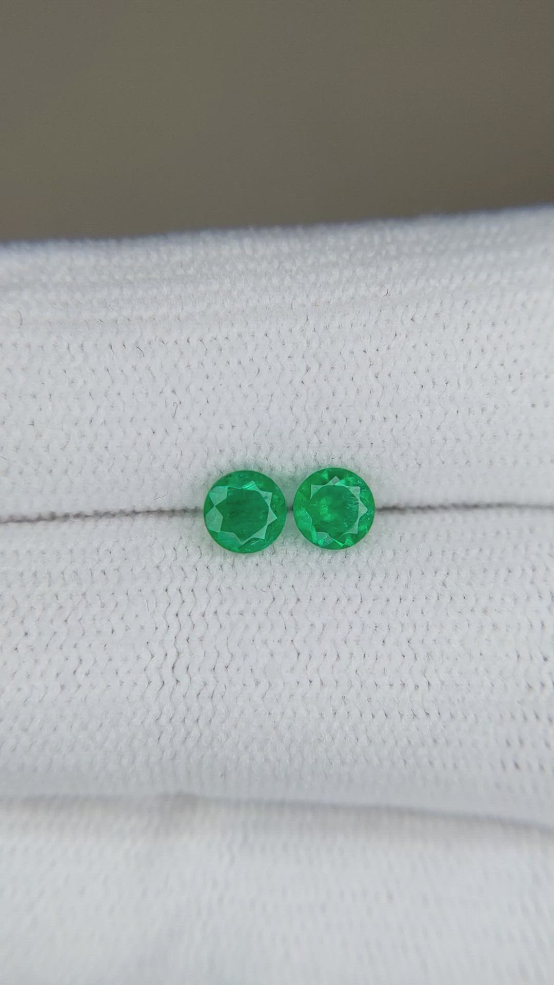 0.45 Ct.Tw.Total Carat Weight Emerald Pair from Colombia Size Video