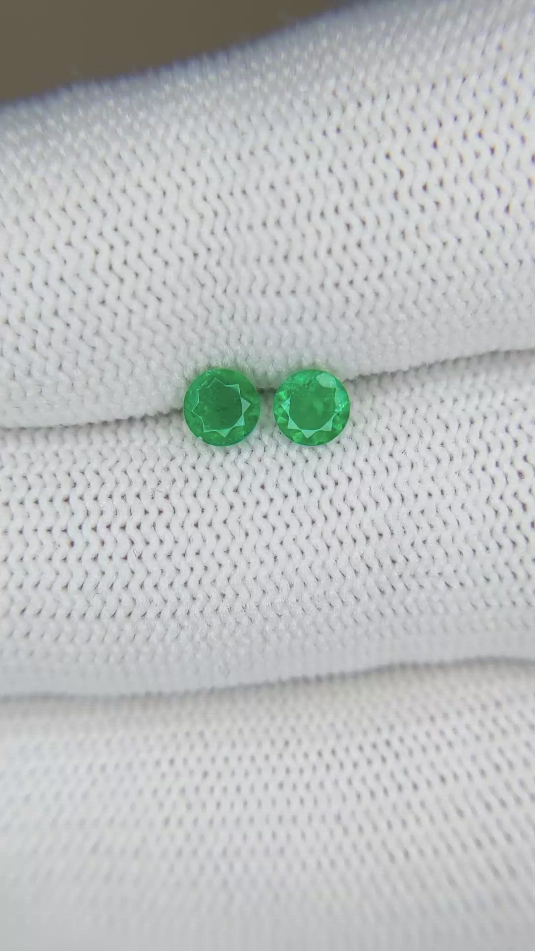 0.45&nbsp;Ct.Tw.Total Carat Weight Emerald Pair from Colombia Size Video