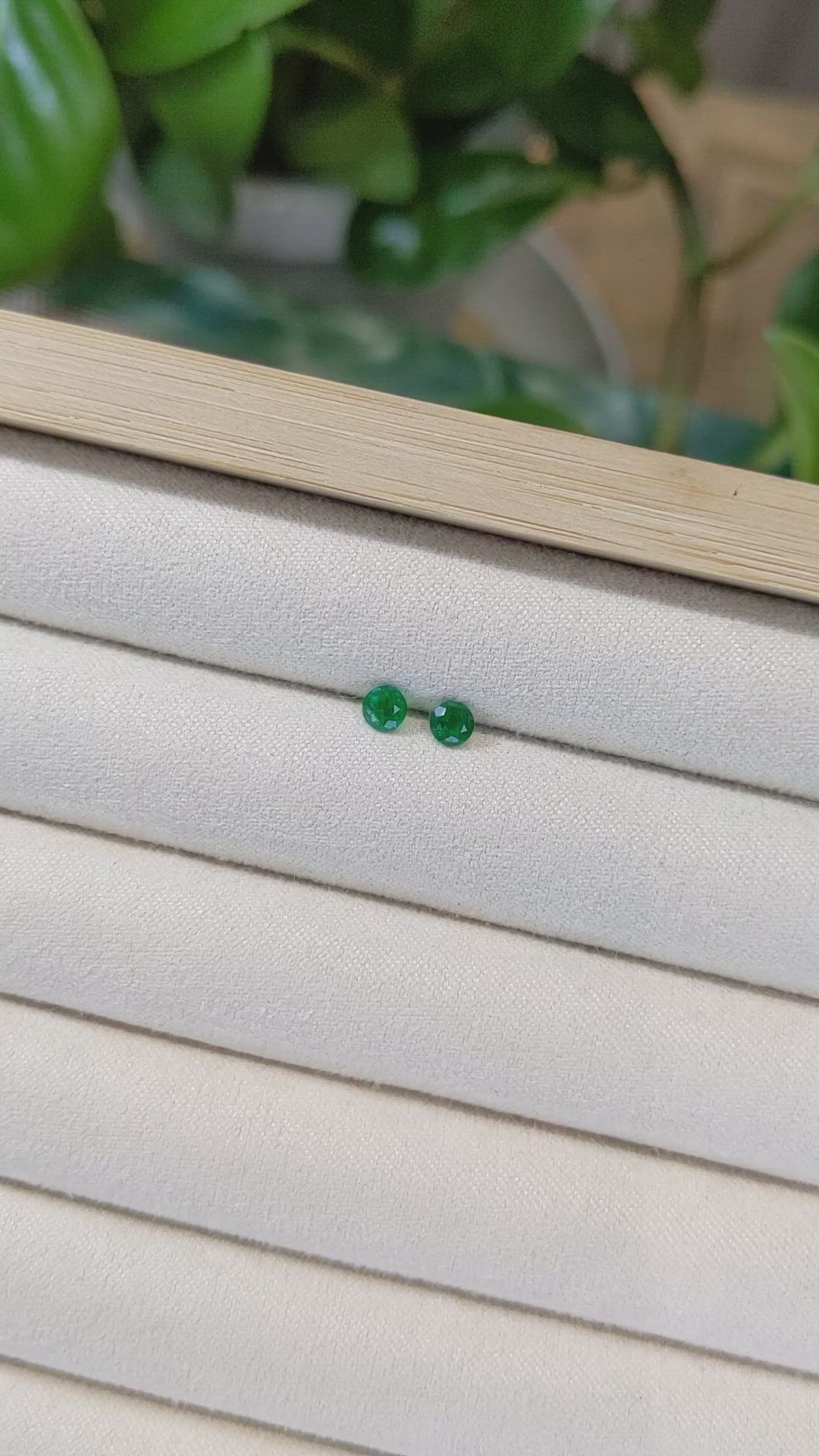 0.45&nbsp;Ct.Tw.Total Carat Weight Emerald Pair from Colombia Size Video