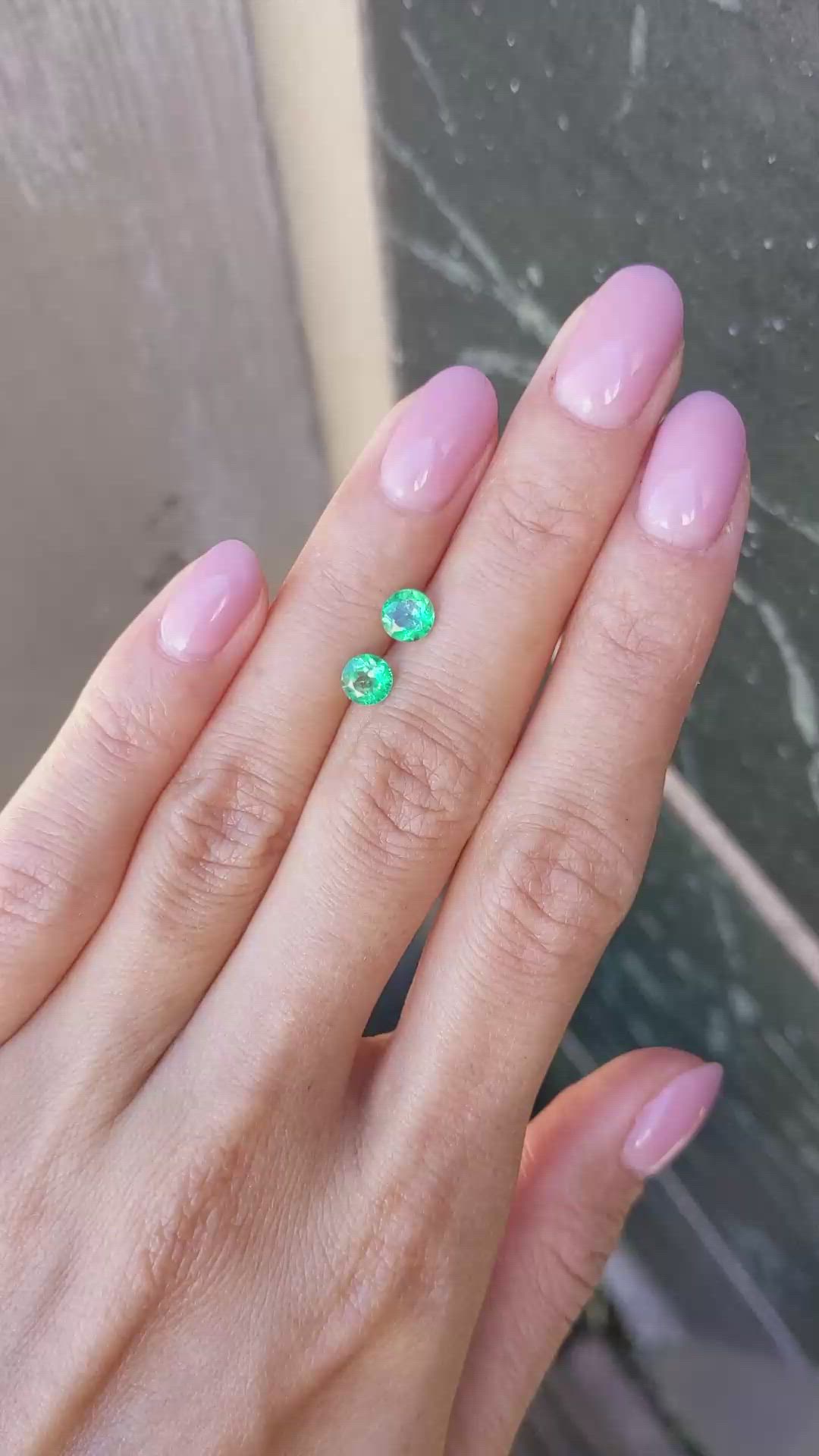 0.83&nbsp;Ct.Tw.Total Carat Weight Emerald Pair from Colombia Size Video