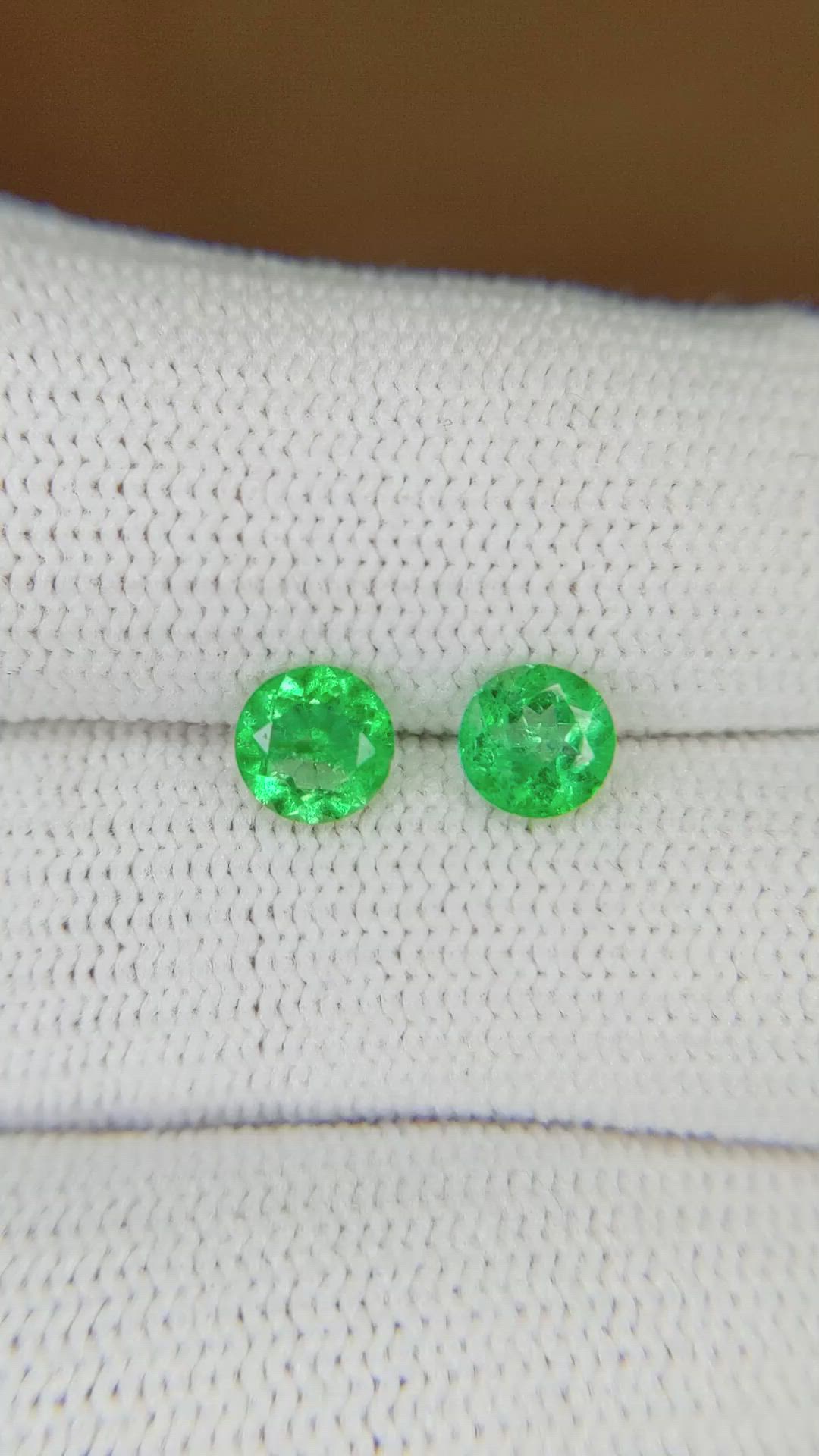 0.83&nbsp;Ct.Tw.Total Carat Weight Emerald Pair from Colombia Size Video
