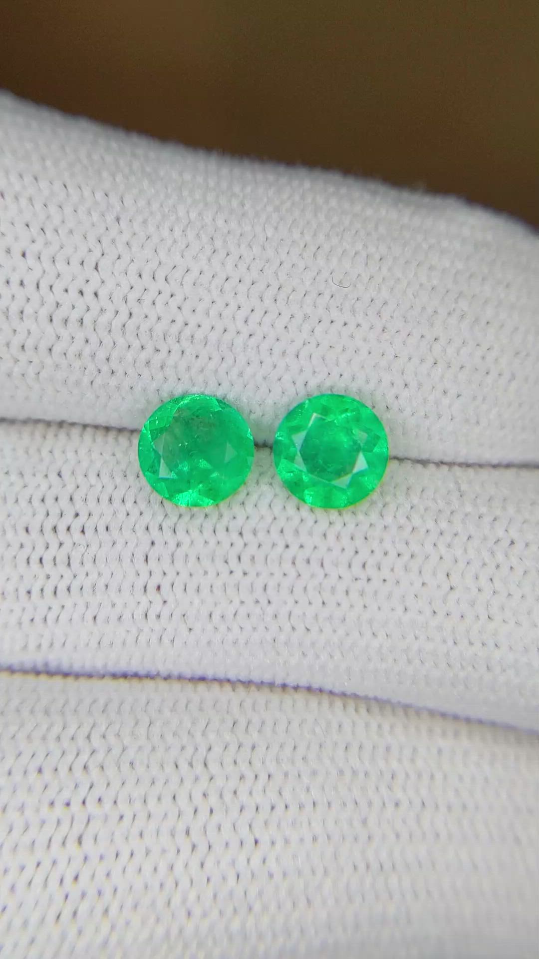 1.27&nbsp;Ct.Tw.Total Carat Weight Emerald Pair from Colombia Size Video