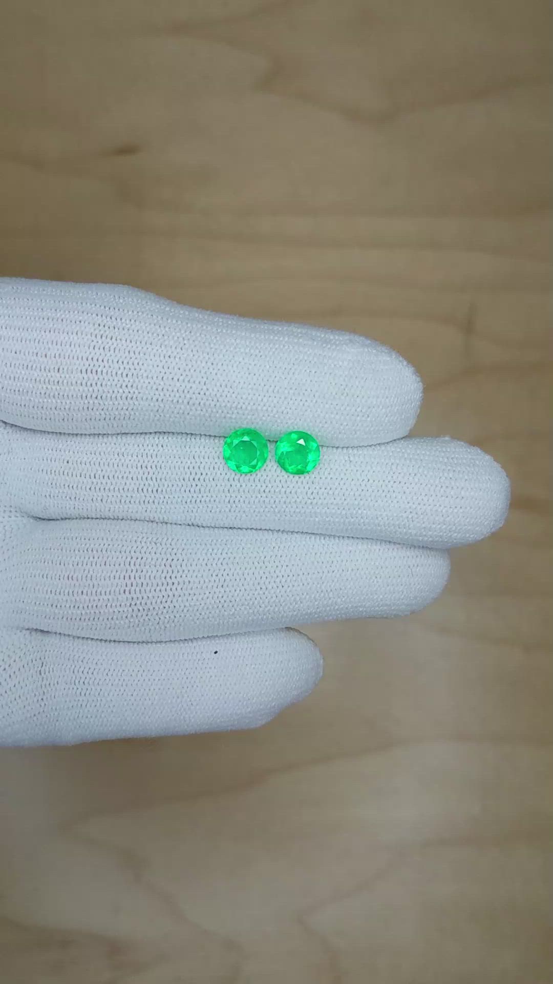 1.27&nbsp;Ct.Tw.Total Carat Weight Emerald Pair from Colombia Size Video