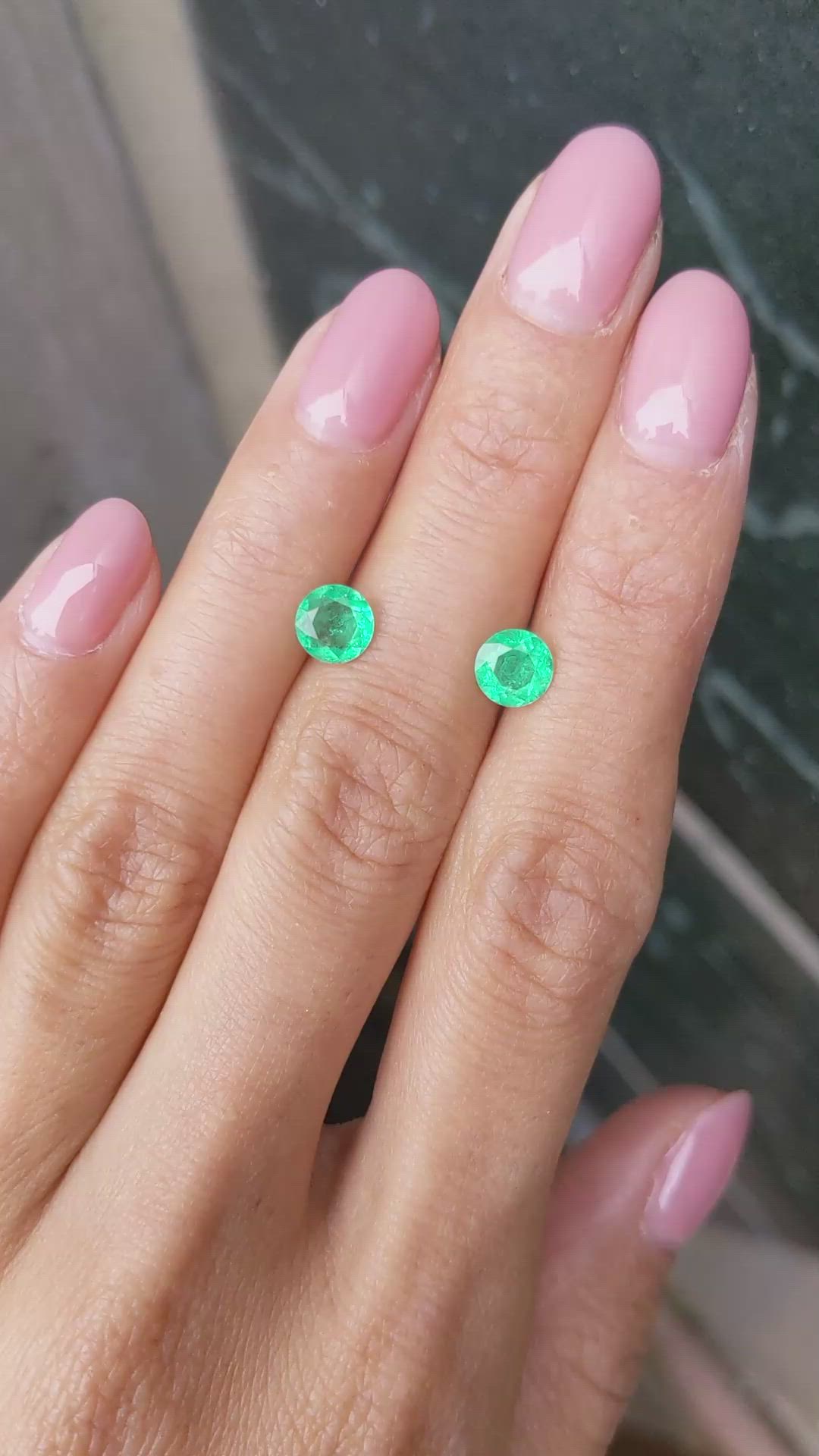 1.27&nbsp;Ct.Tw.Total Carat Weight Emerald Pair from Colombia Size Video