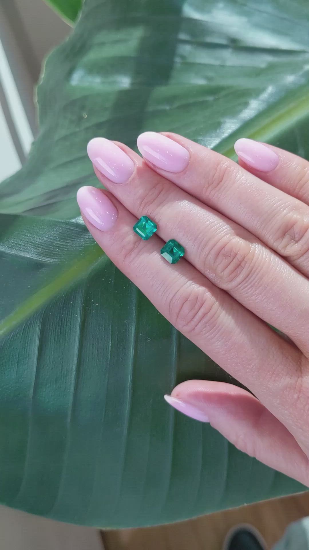 1.68&nbsp;Ct.Tw.Total Carat Weight Emerald Pair from Colombia Size Video