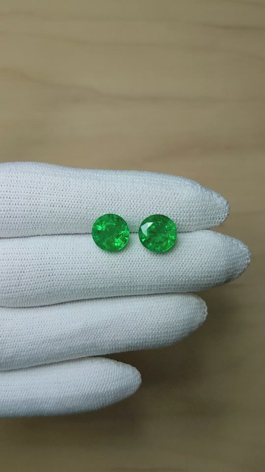 5.31&nbsp;Ct.Tw.Total Carat Weight Emerald Pair from Zambia Size Video