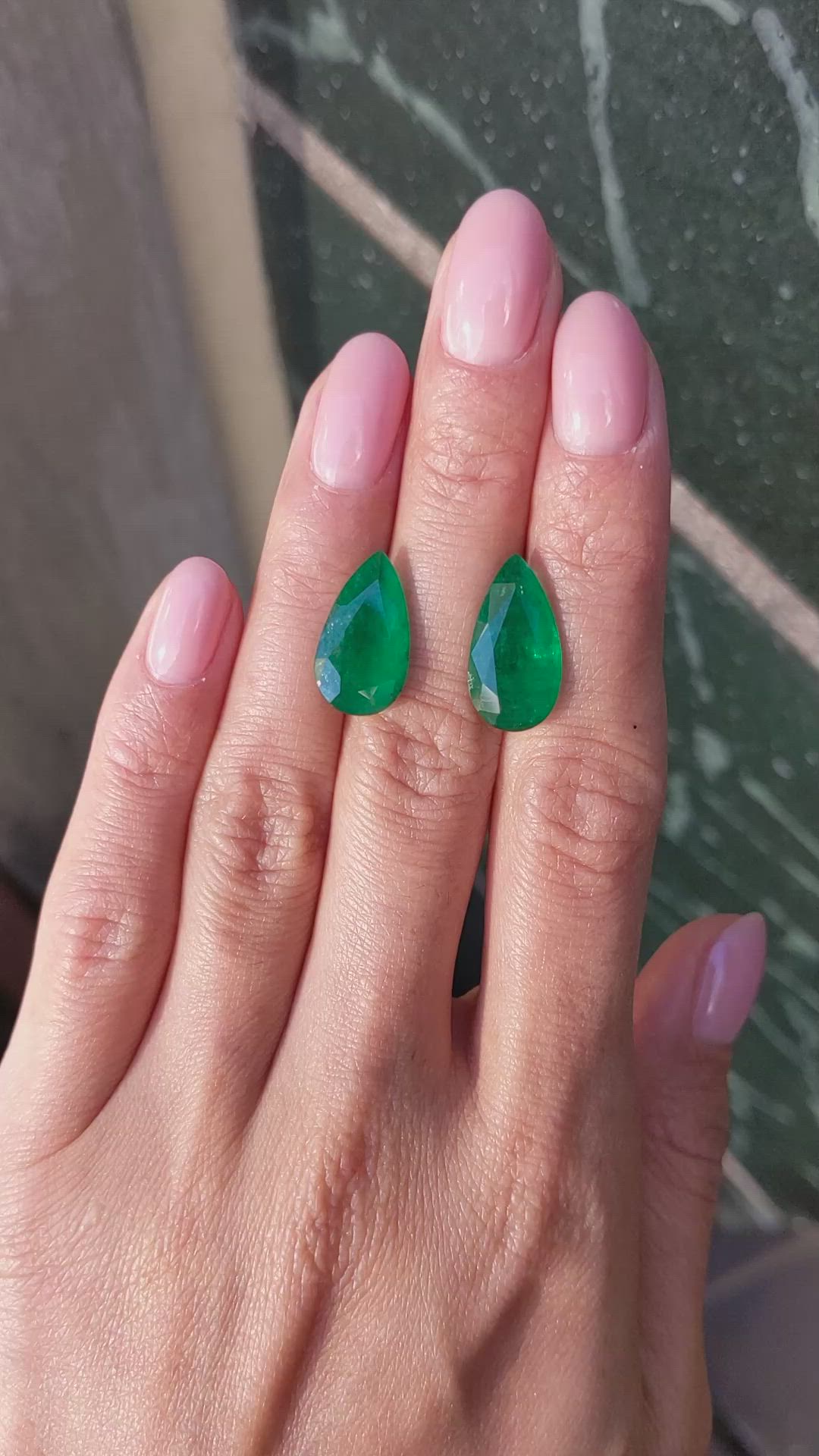 10.27&nbsp;Ct.Tw.Total Carat Weight Emerald Pair from Colombia Size Video