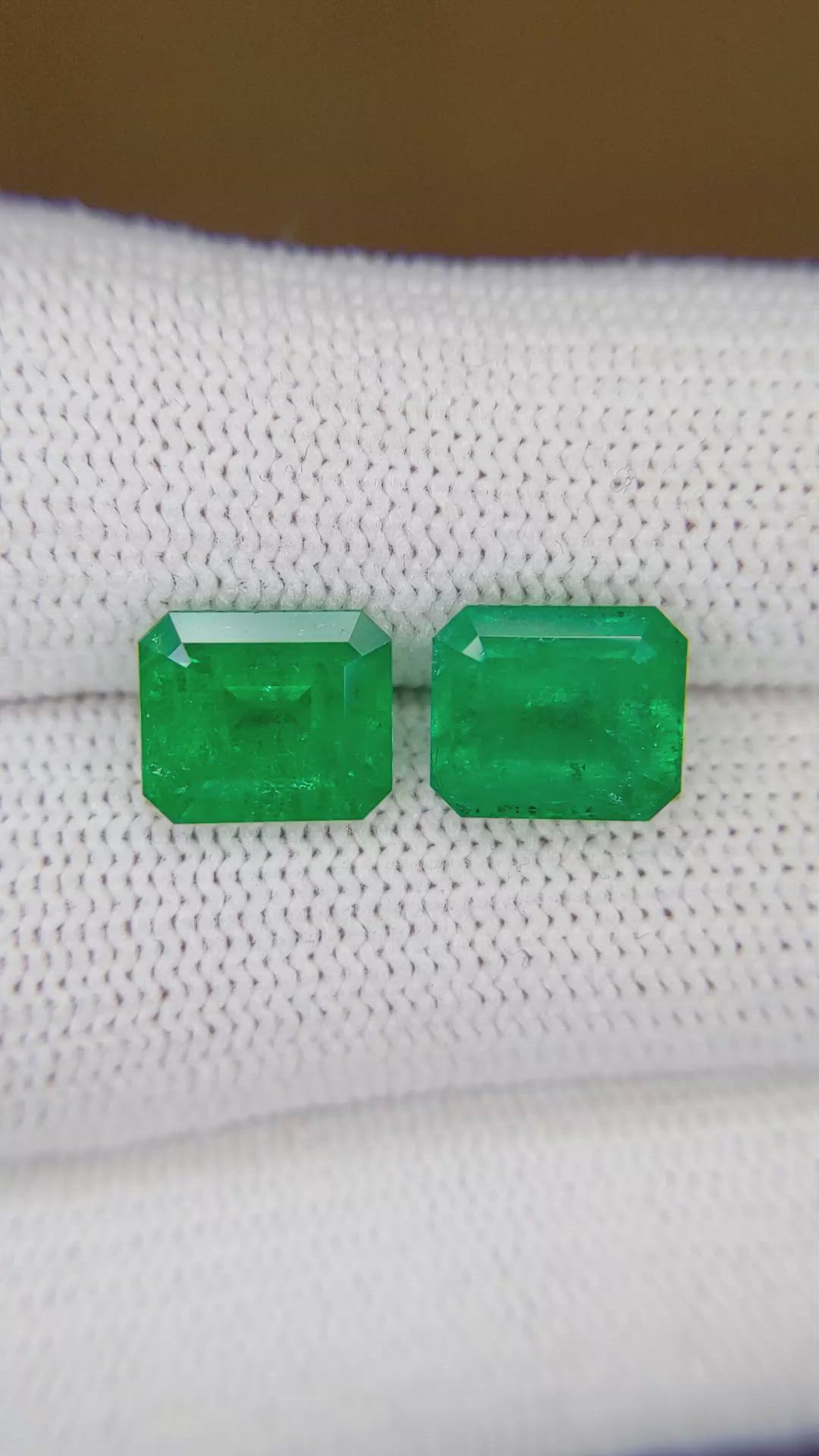 4.88&nbsp;Ct.Tw.Total Carat Weight Emerald Pair from Colombia Size Video