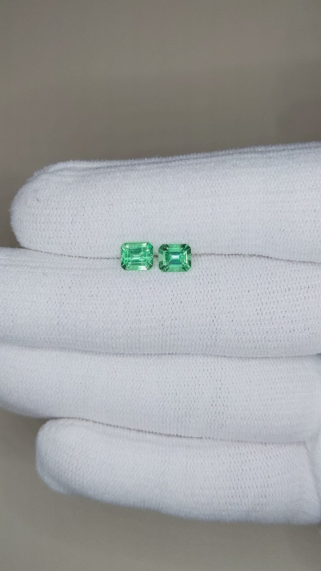 1.17&nbsp;Ct.Tw.Total Carat Weight Emerald Pair from Colombia Size Video