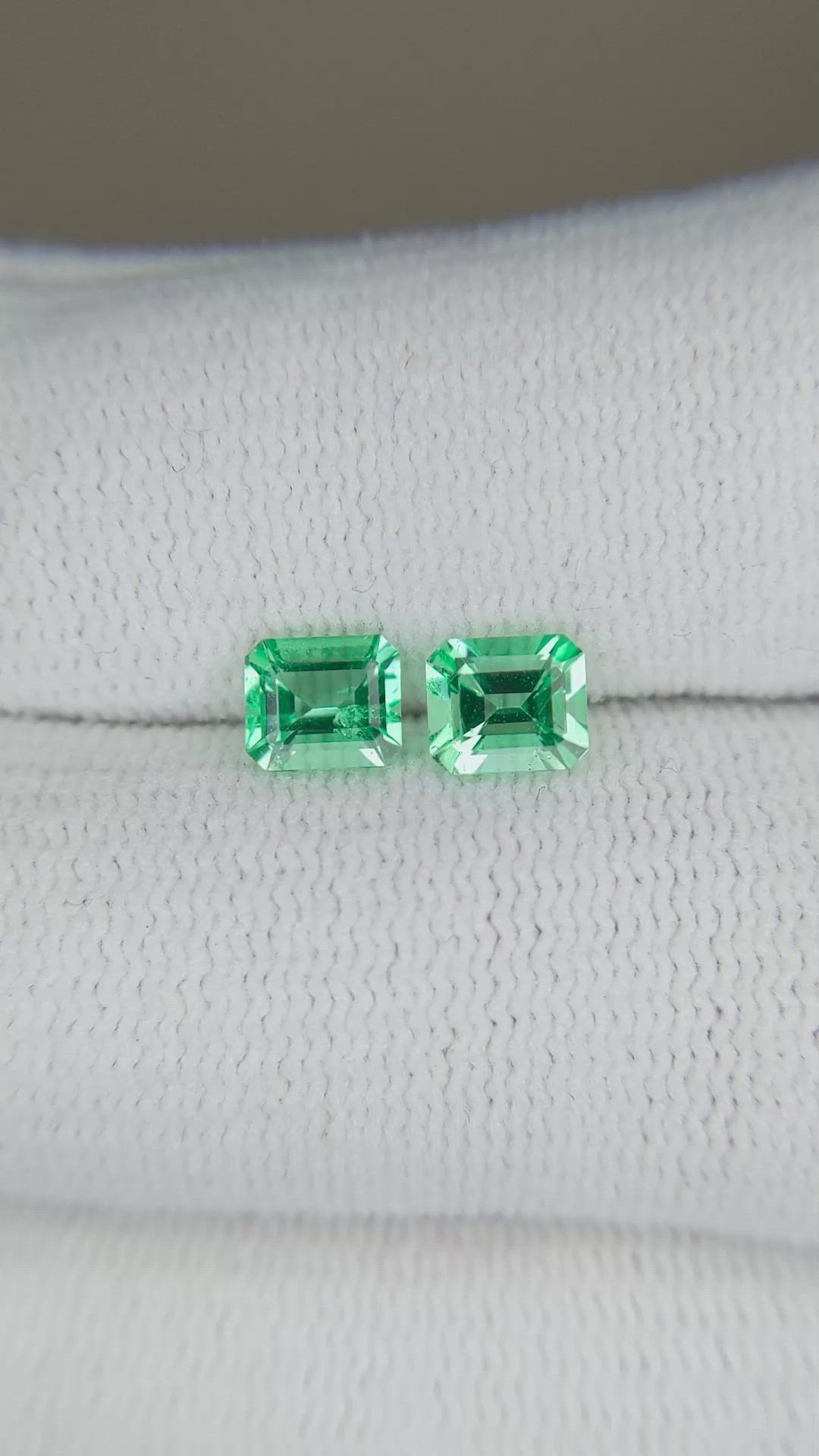 1.17&nbsp;Ct.Tw.Total Carat Weight Emerald Pair from Colombia Size Video