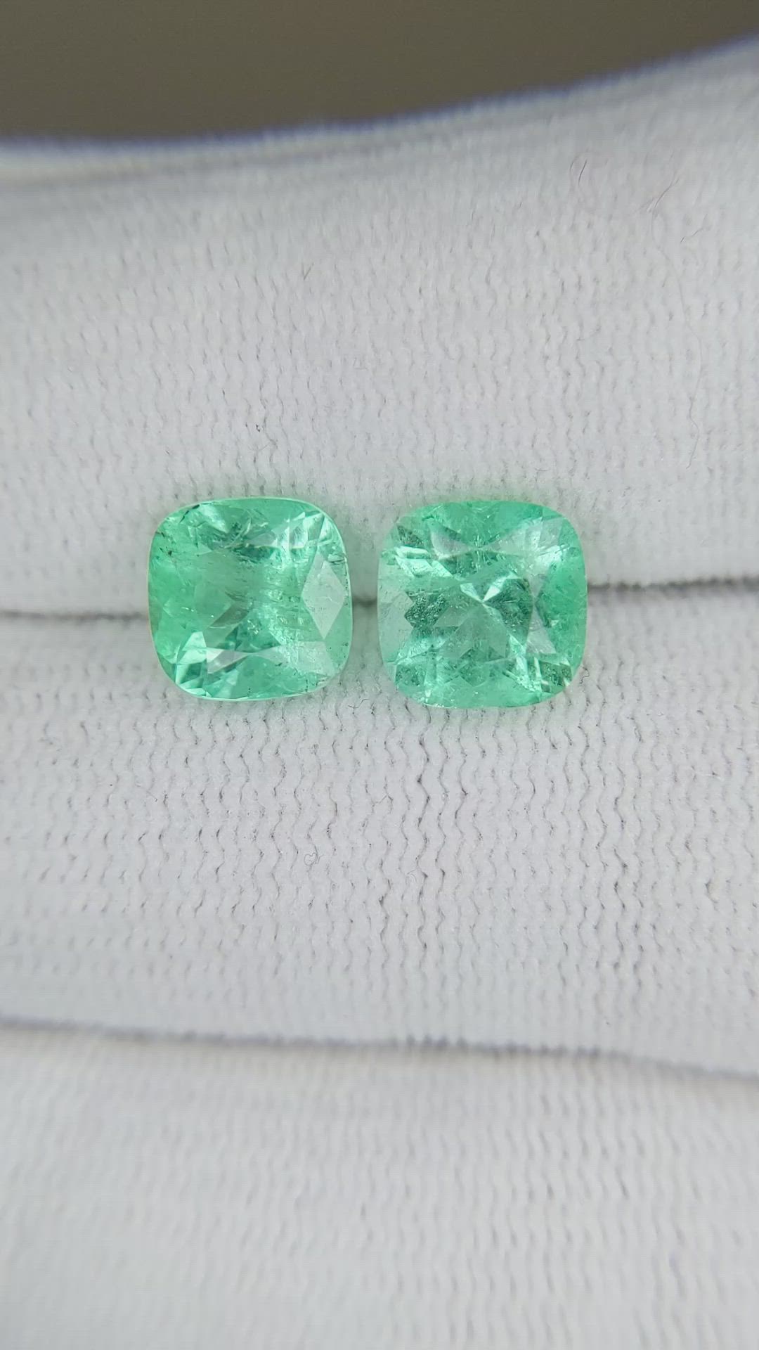 3.75&nbsp;Ct.Tw.Total Carat Weight Emerald Pair from Colombia Size Video
