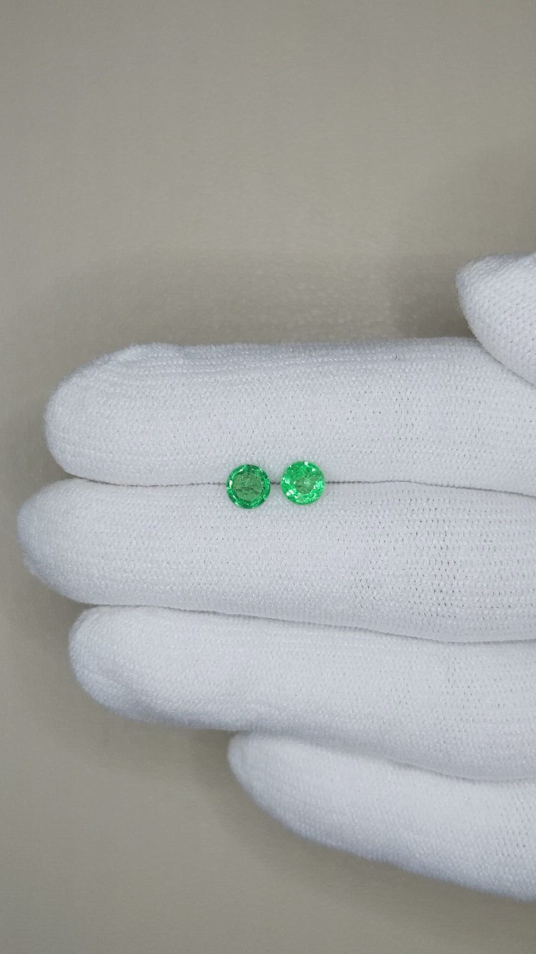 0.65&nbsp;Ct.Tw.Total Carat Weight Emerald Pair from Zambia Size Video