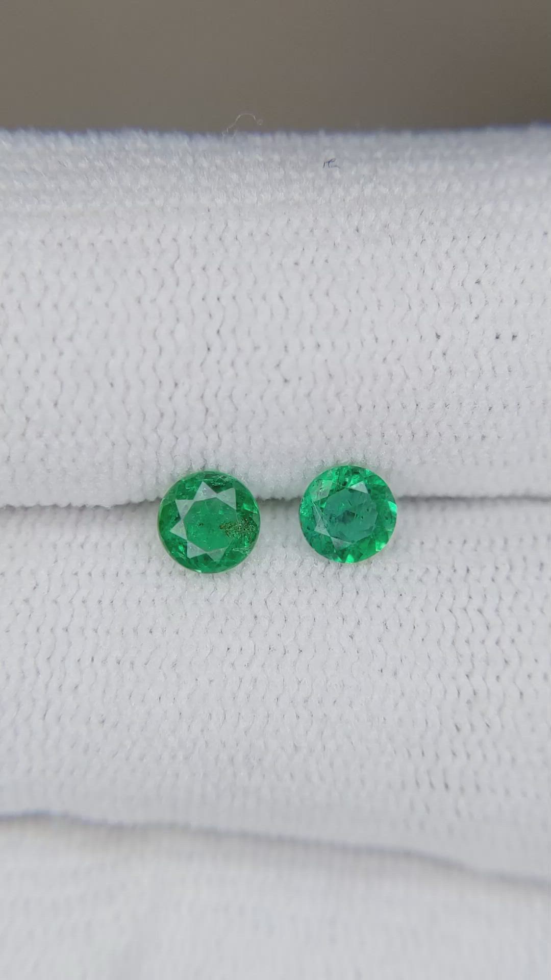 0.43&nbsp;Ct.Tw.Total Carat Weight Emerald Pair from Zambia Size Video