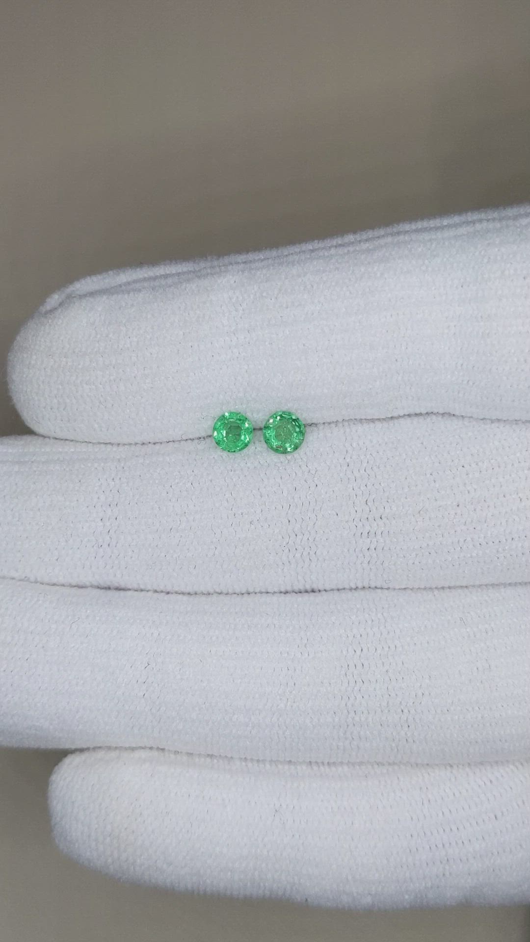 0.50&nbsp;Ct.Tw.Total Carat Weight Emerald Pair from Zambia Size Video