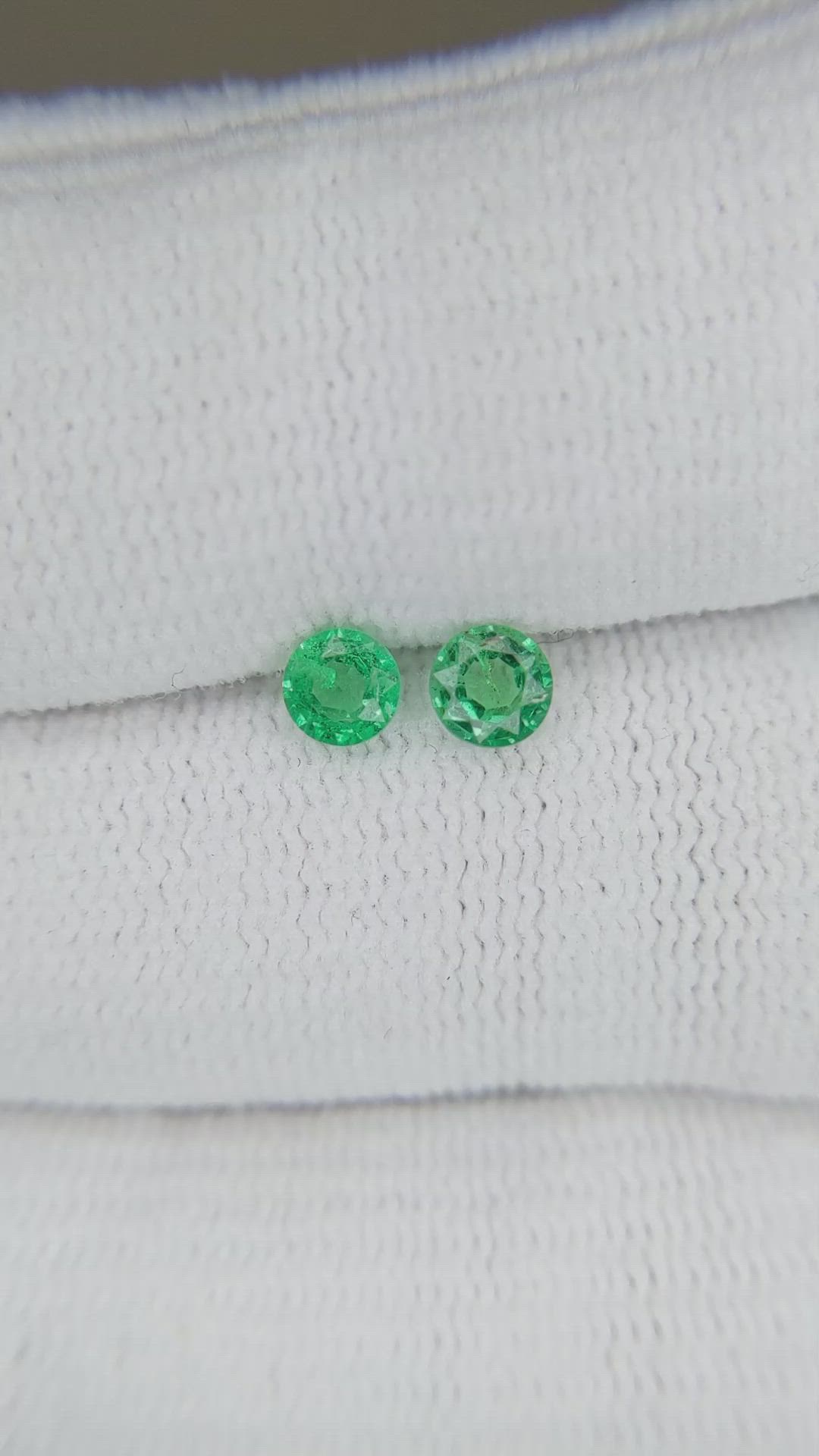 0.50&nbsp;Ct.Tw.Total Carat Weight Emerald Pair from Zambia Size Video