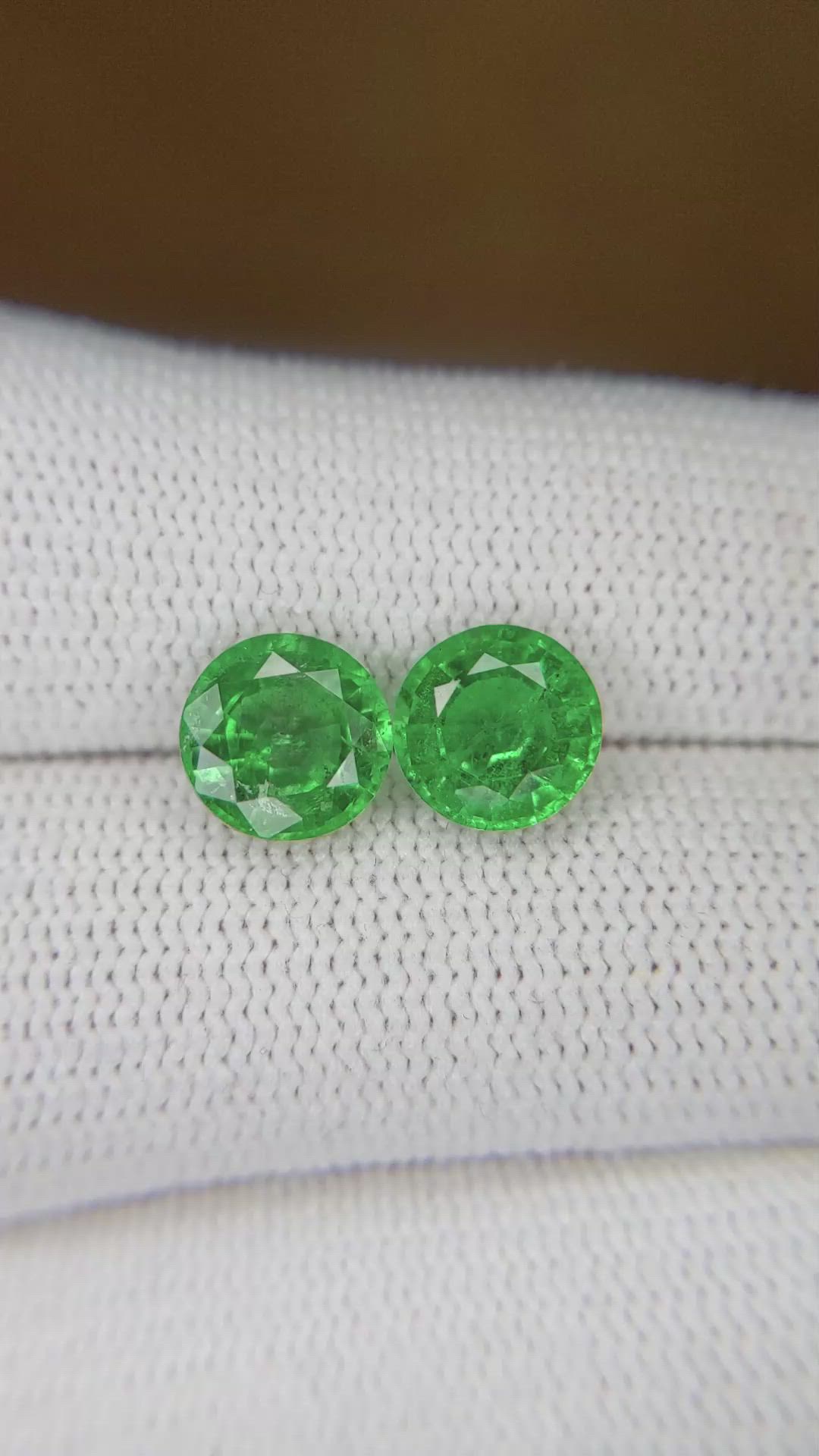 3.15&nbsp;Ct.Tw.Total Carat Weight Emerald Pair from Zambia Size Video