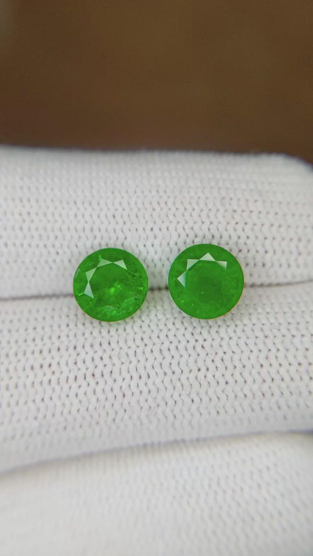 2.64&nbsp;Ct.Tw.Total Carat Weight Emerald Pair from Zambia Size Video